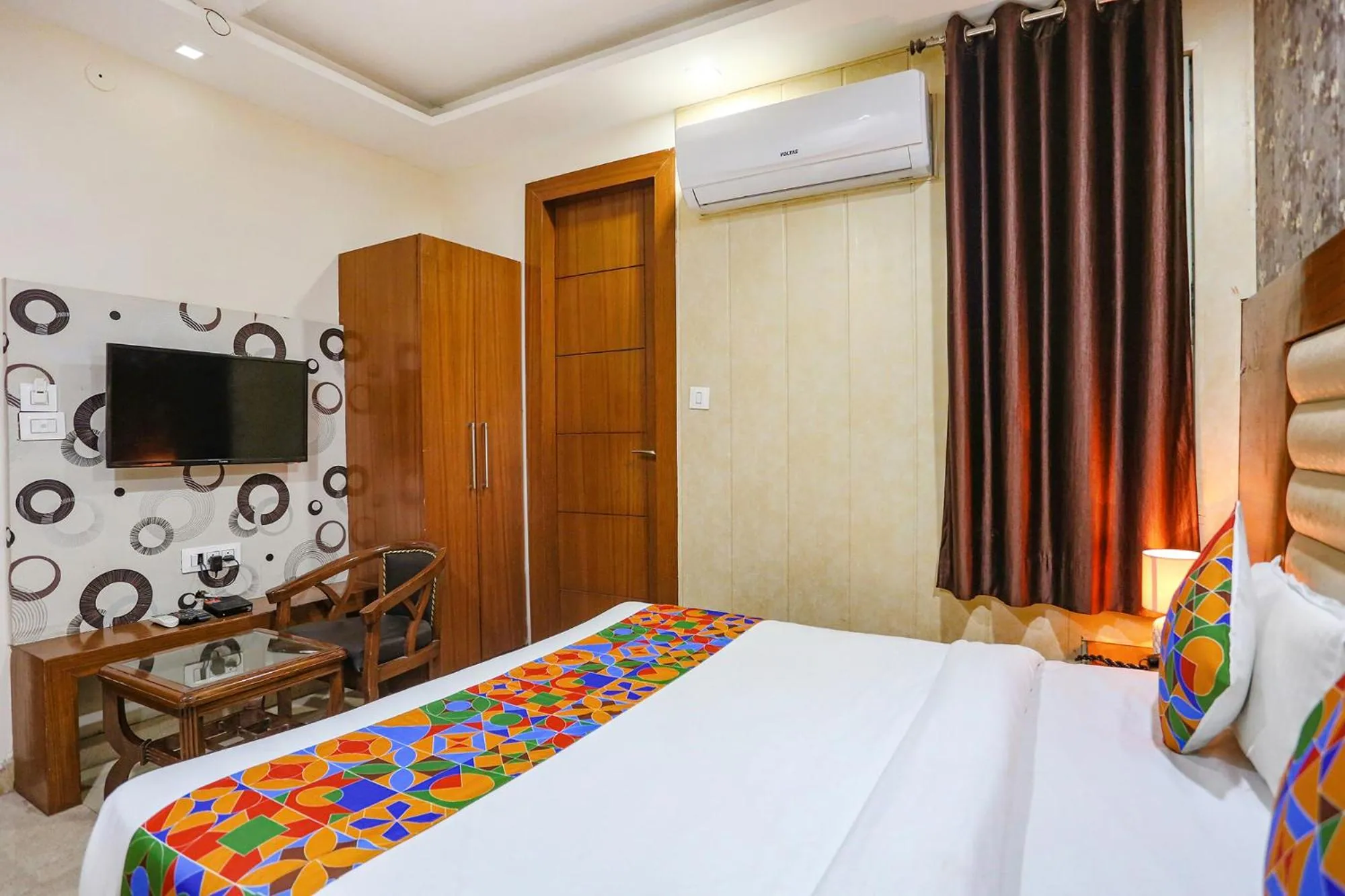 TV and multimedia, Bed in FabHotel Frolic