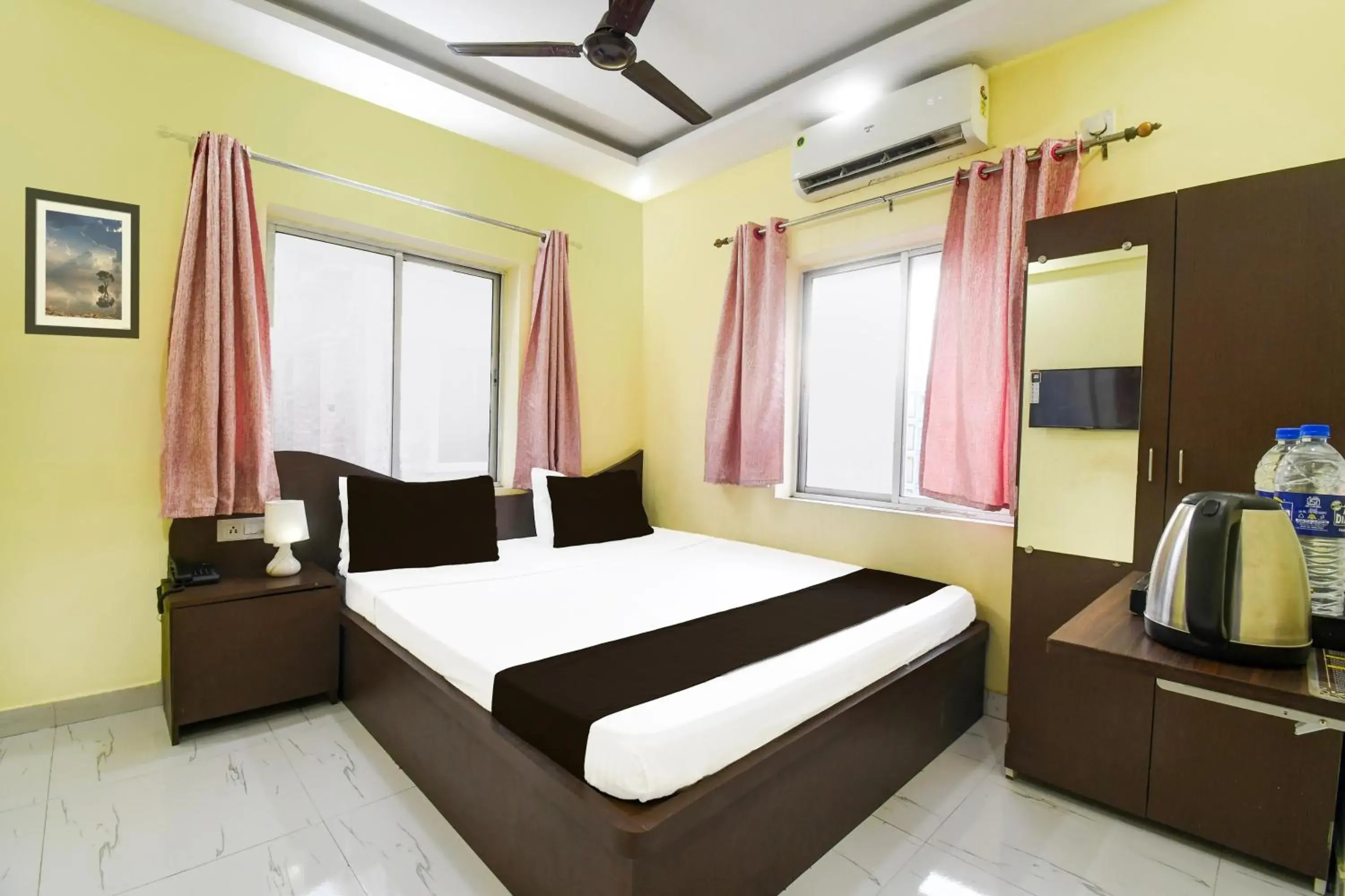 Bedroom in Super Hotel O New Town Near Kolkata Airport Bedroom in Super Hotel O New Town Near Kolkata Airport