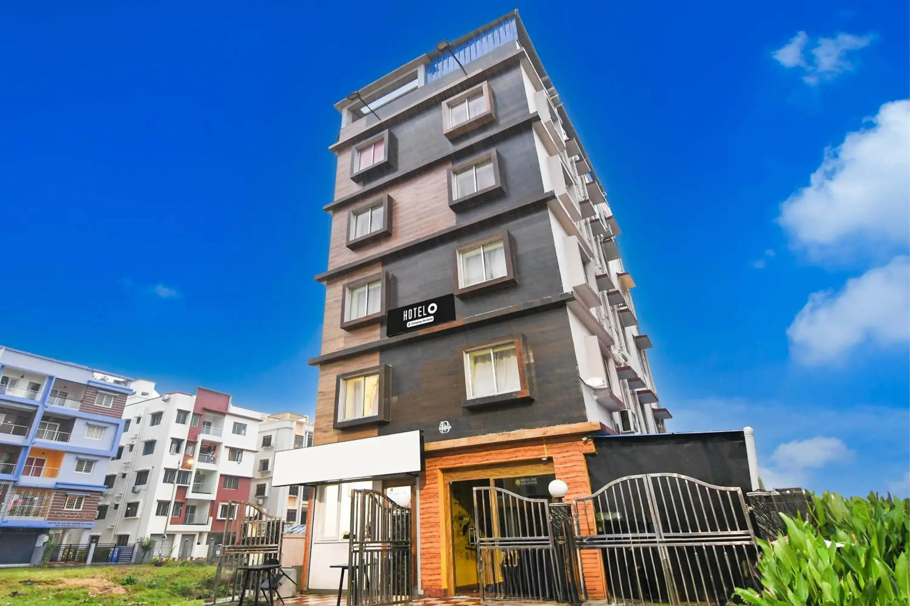 Facade/entrance in Super Hotel O New Town Near Kolkata Airport Facade/entrance in Super Hotel O New Town Near Kolkata Airport