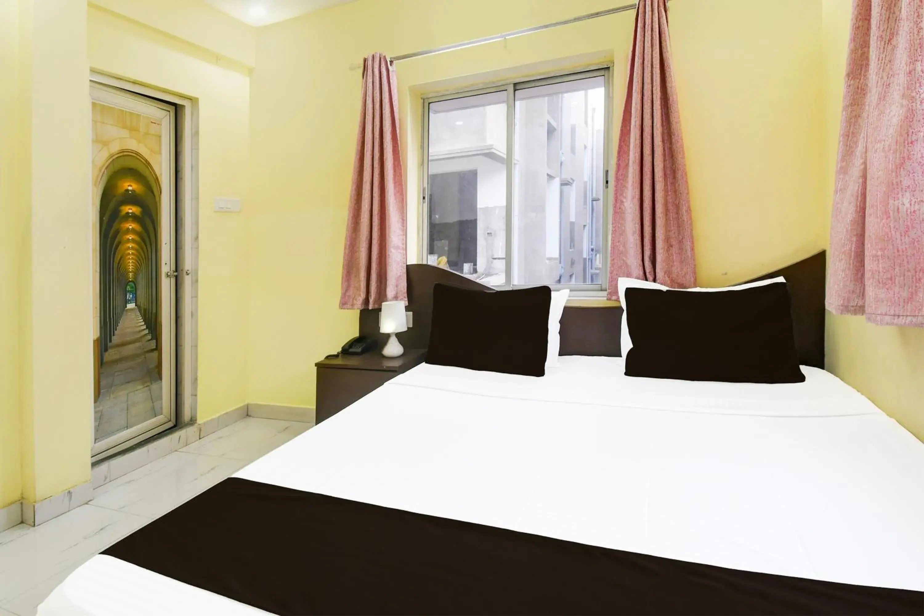 Bedroom in Super Hotel O New Town Near Kolkata Airport Bedroom in Super Hotel O New Town Near Kolkata Airport