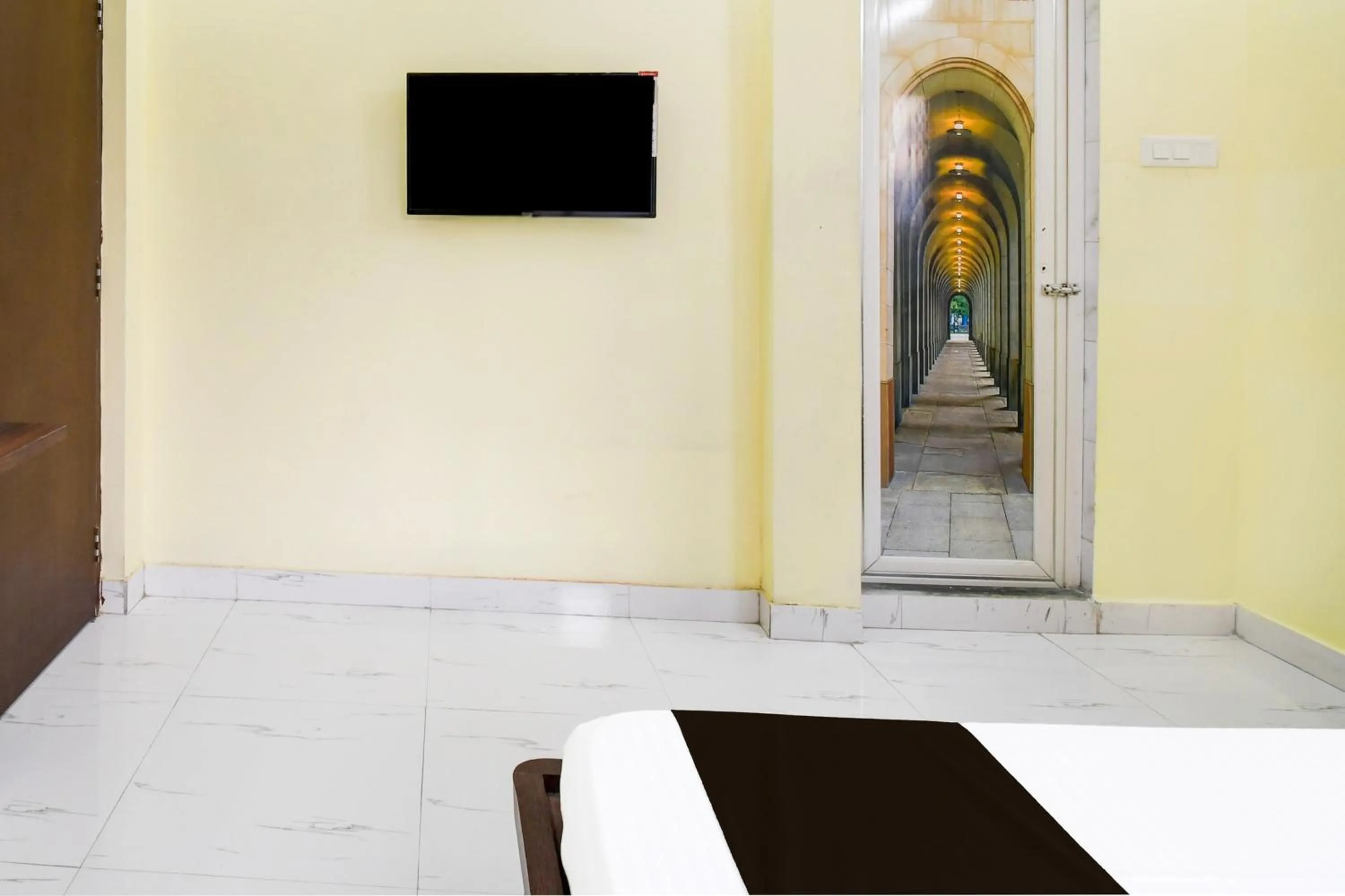 Bedroom in Super Hotel O New Town Near Kolkata Airport