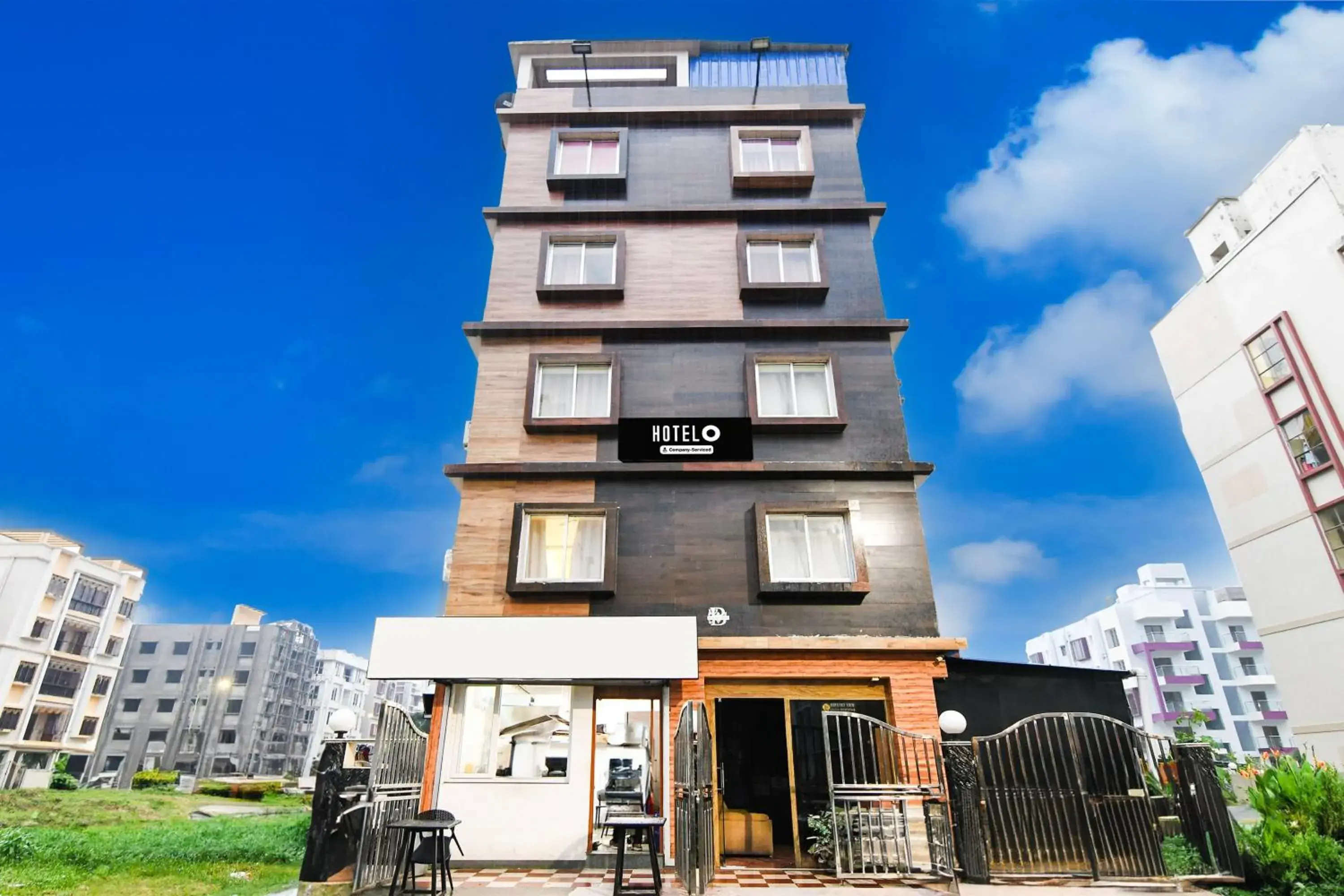 Facade/entrance in Super Hotel O New Town Near Kolkata Airport Facade/entrance in Super Hotel O New Town Near Kolkata Airport