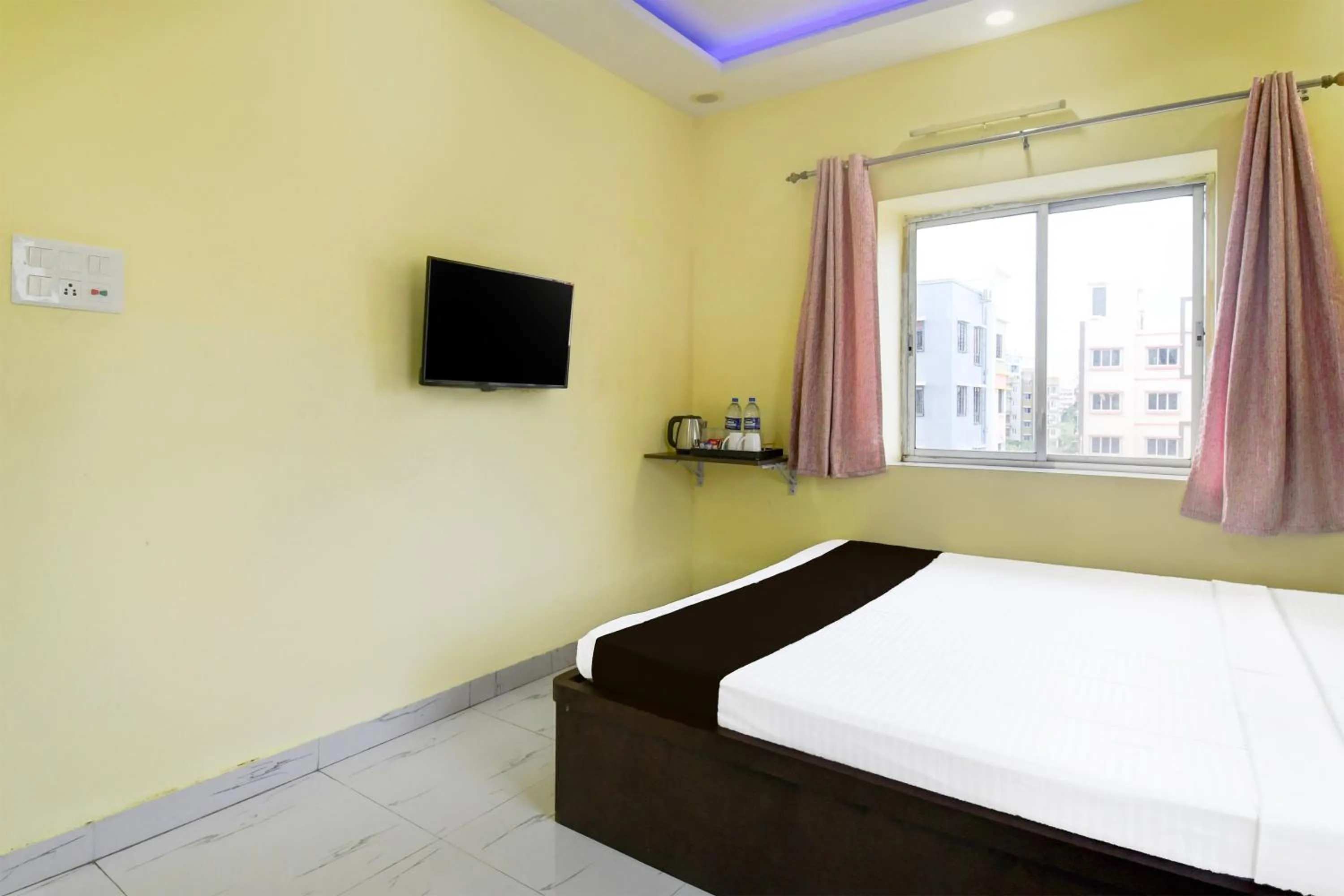 Bedroom in Super Hotel O New Town Near Kolkata Airport