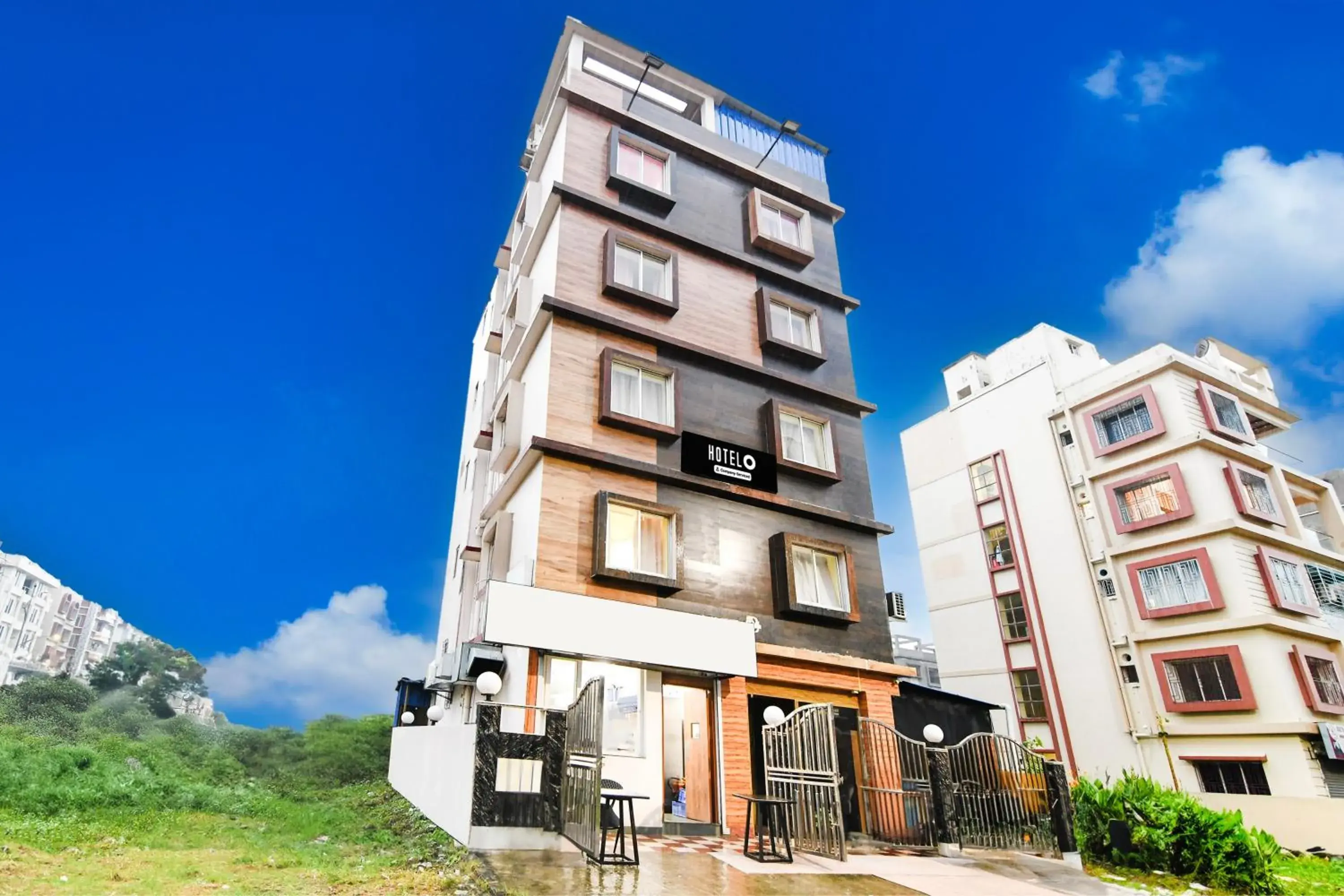 Facade/entrance in Super Hotel O New Town Near Kolkata Airport Facade/entrance in Super Hotel O New Town Near Kolkata Airport