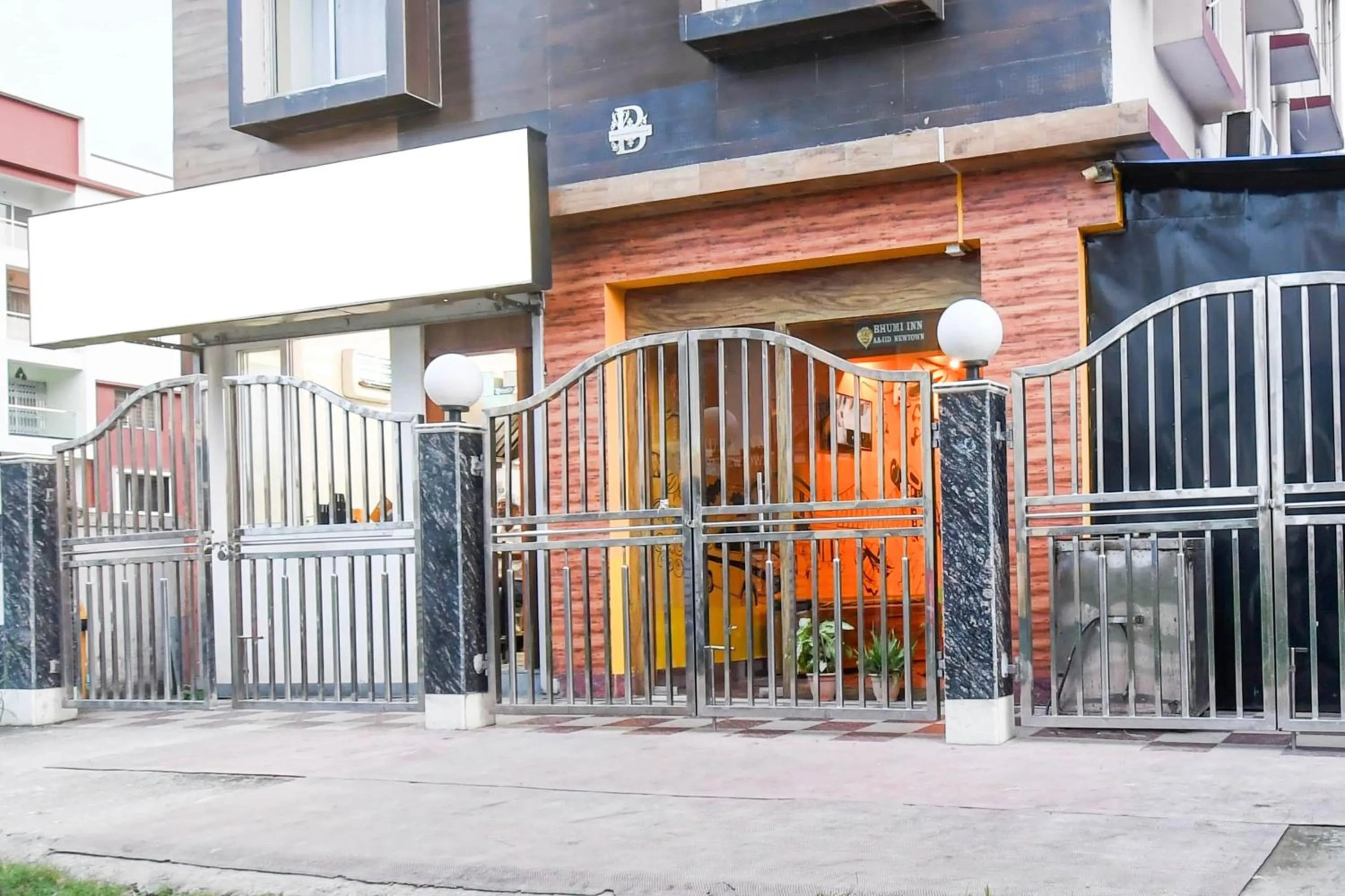 Facade/entrance in Super Hotel O New Town Near Kolkata Airport