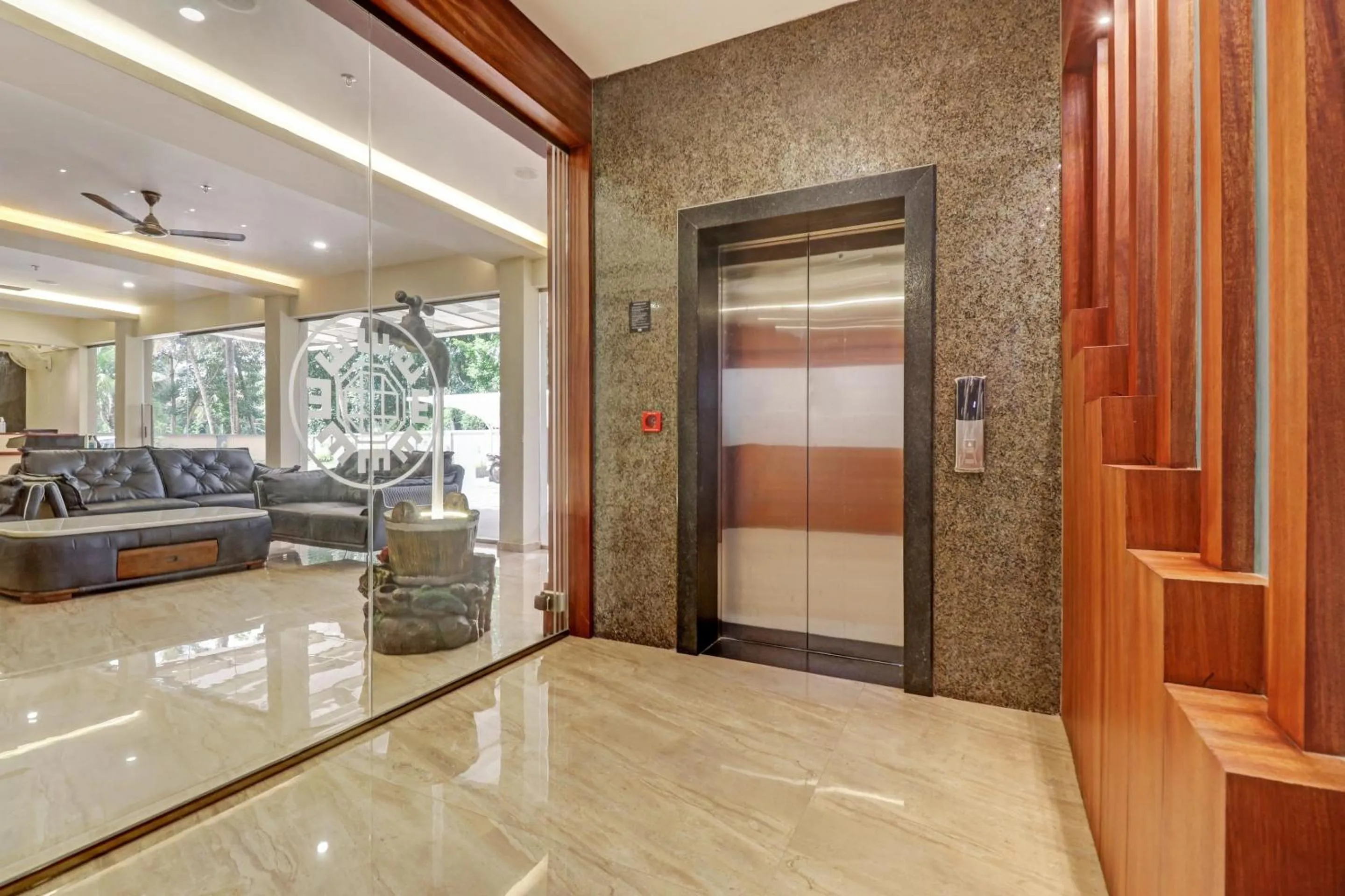 Lobby or reception in Super Townhouse Kizhakkambalam Tourist Home