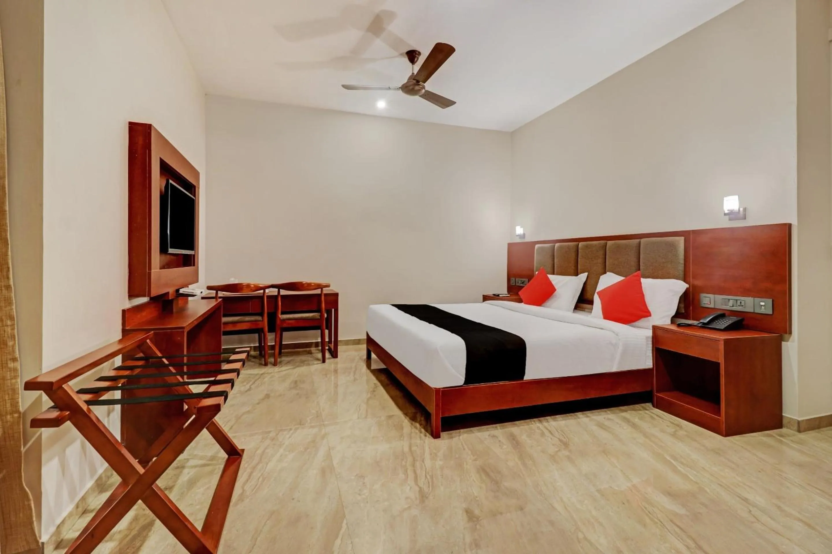 Bedroom, Bed in Super Townhouse Kizhakkambalam Tourist Home