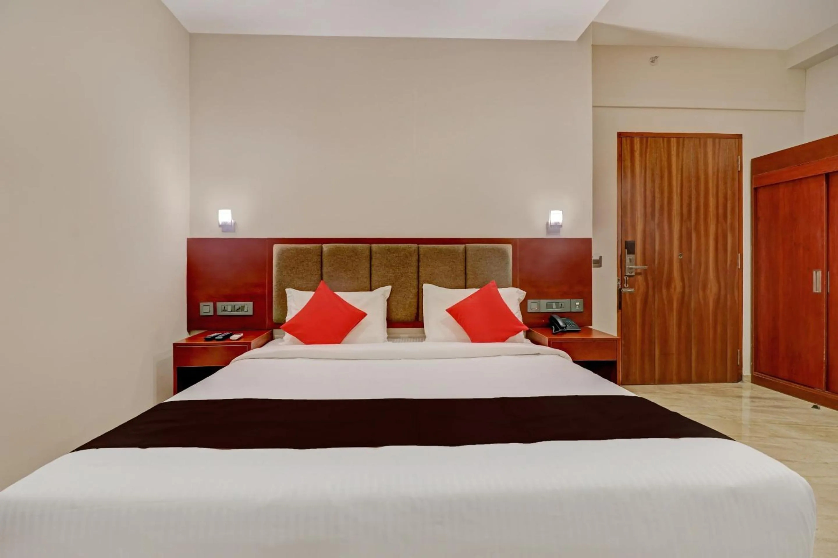 Bedroom, Bed in Super Townhouse Kizhakkambalam Tourist Home