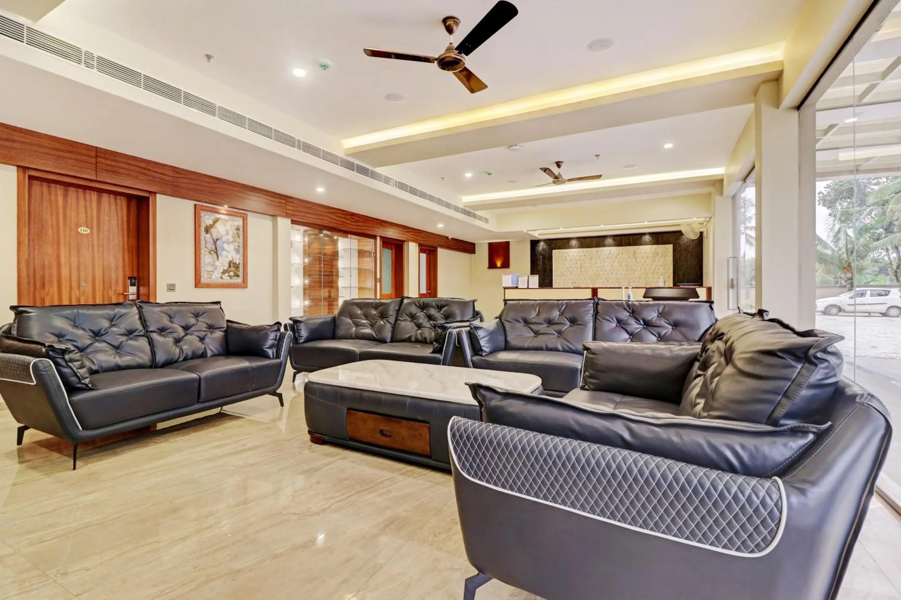 Lobby or reception in Super Townhouse Kizhakkambalam Tourist Home
