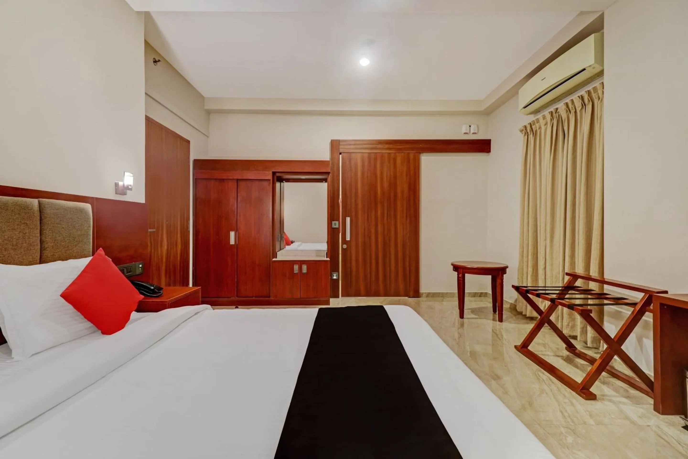 Bedroom, Bed in Super Townhouse Kizhakkambalam Tourist Home