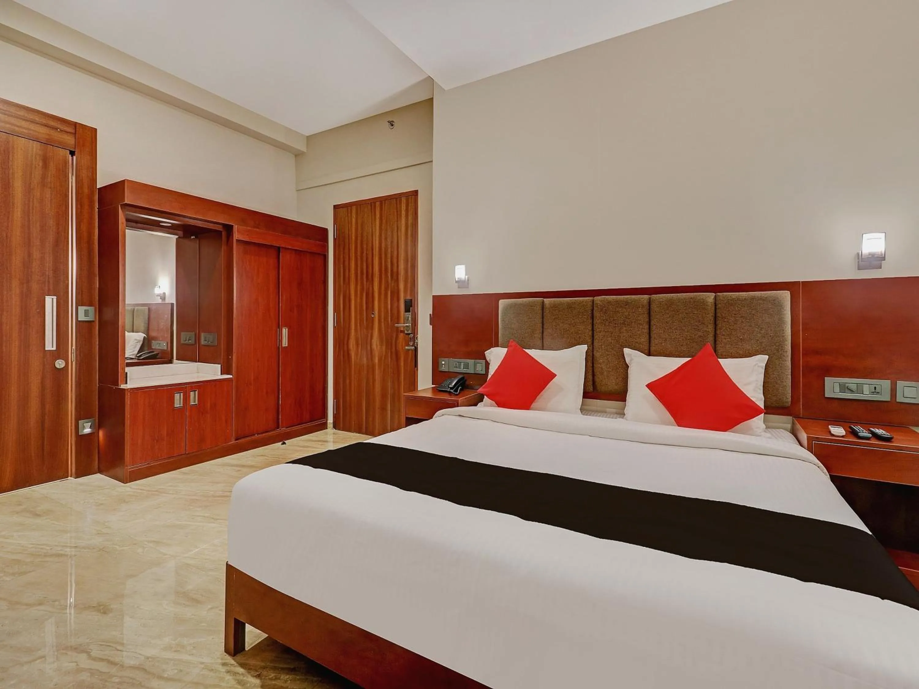 Bedroom, Bed in Super Townhouse Kizhakkambalam Tourist Home