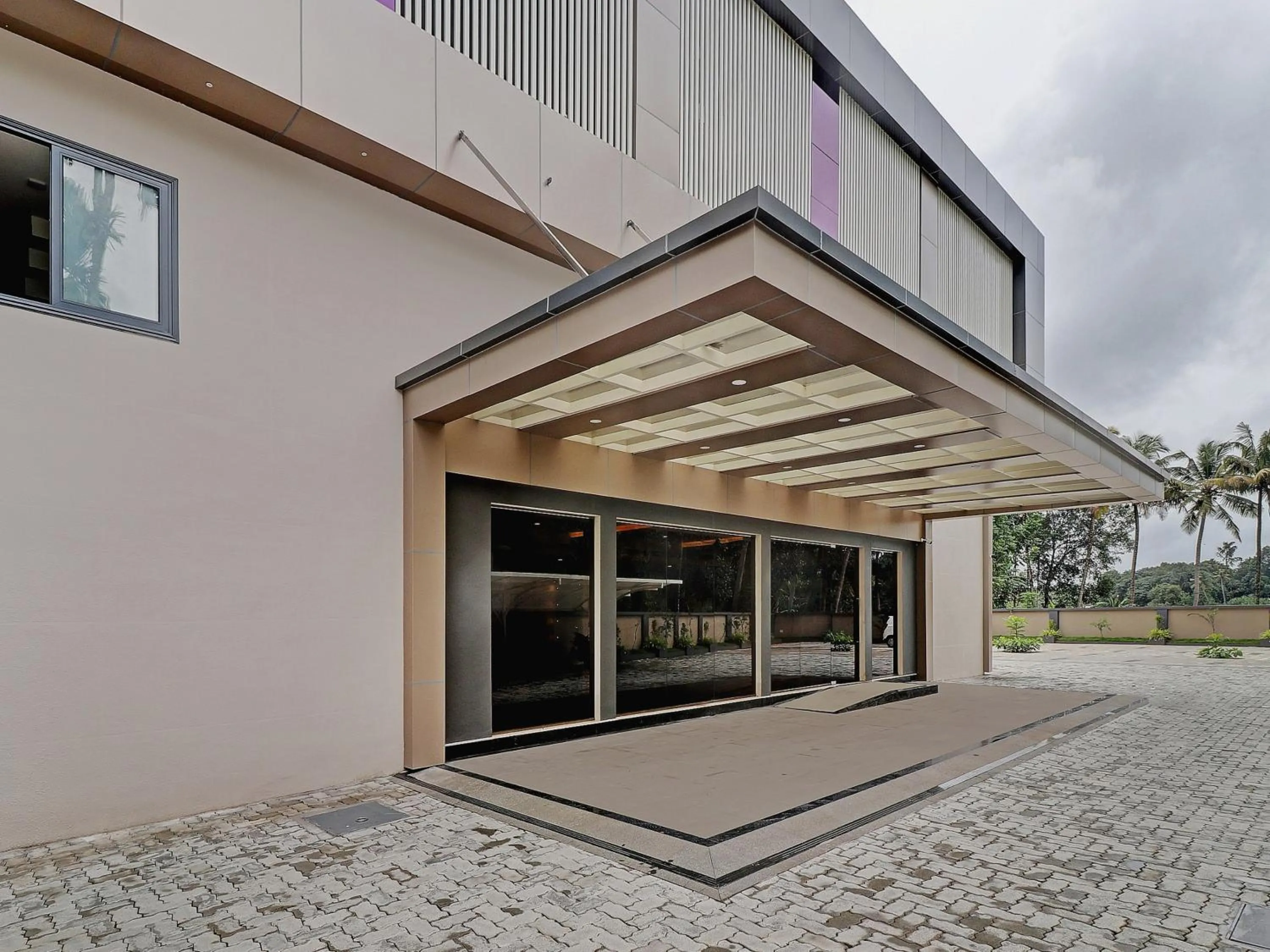 Facade/entrance in Super Townhouse Kizhakkambalam Tourist Home
