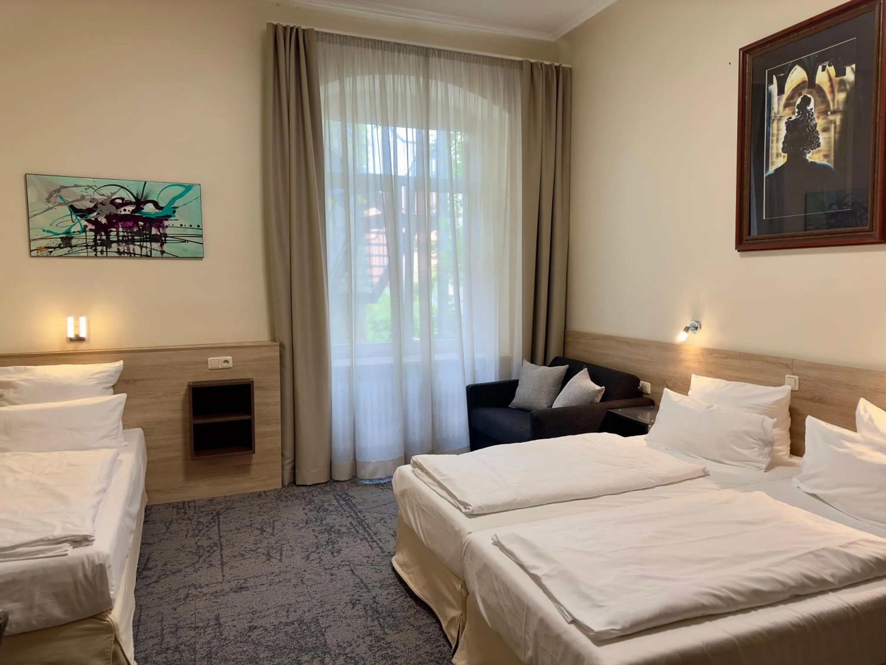 Photo of the whole room, Bed in Hotel Central