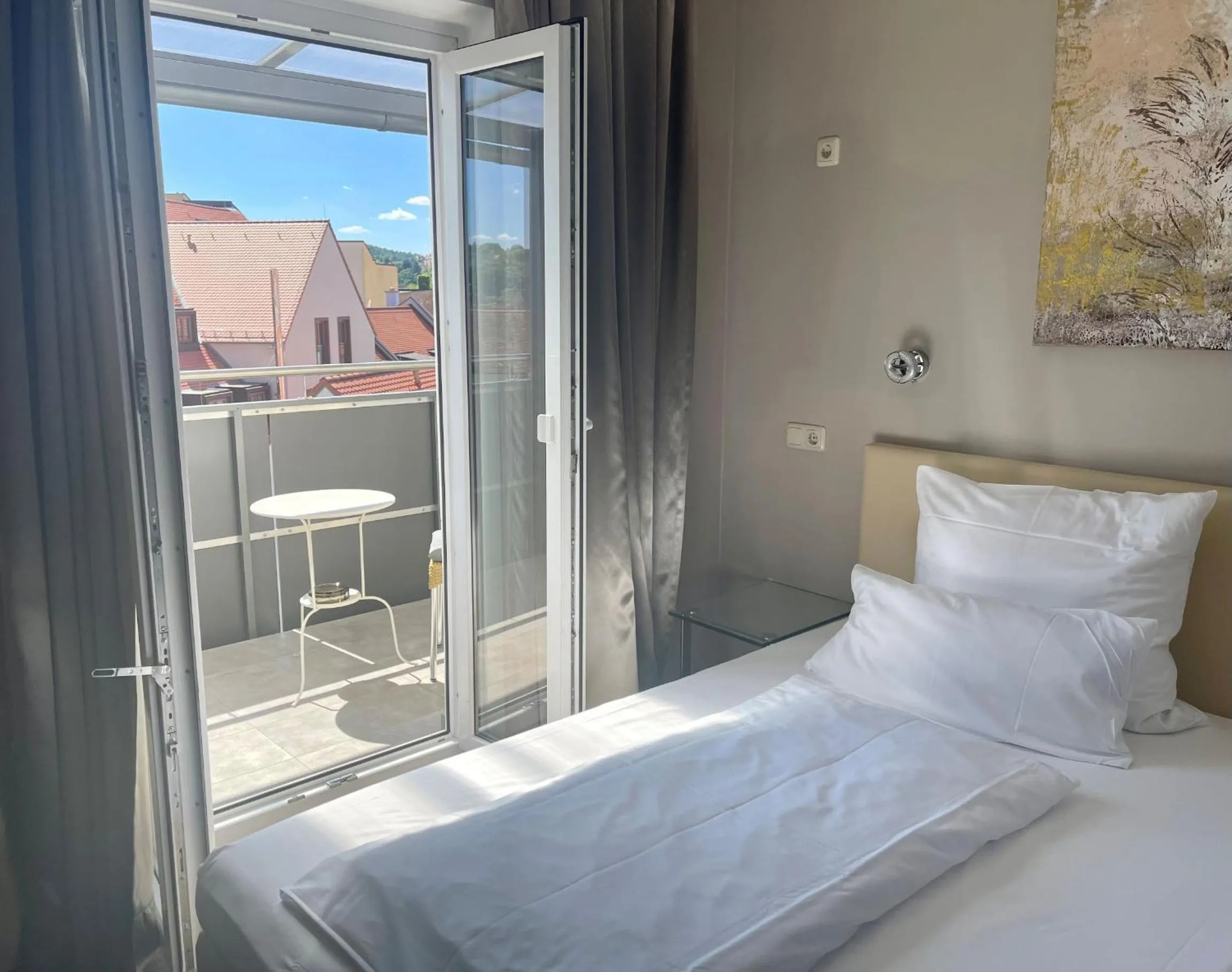 Photo of the whole room, Bed in Hotel Central