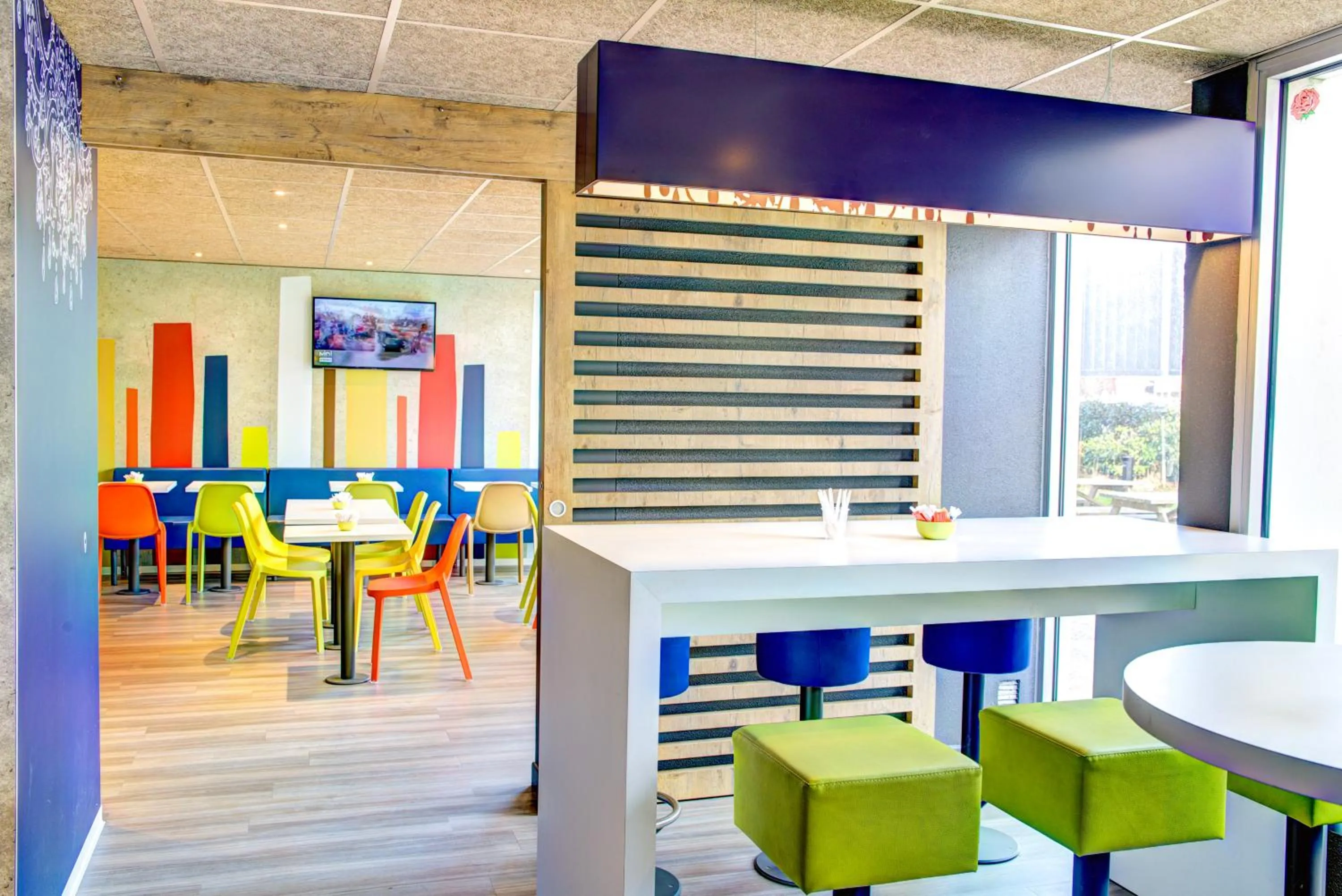 Lounge or bar in ibis budget Caen Mondeville