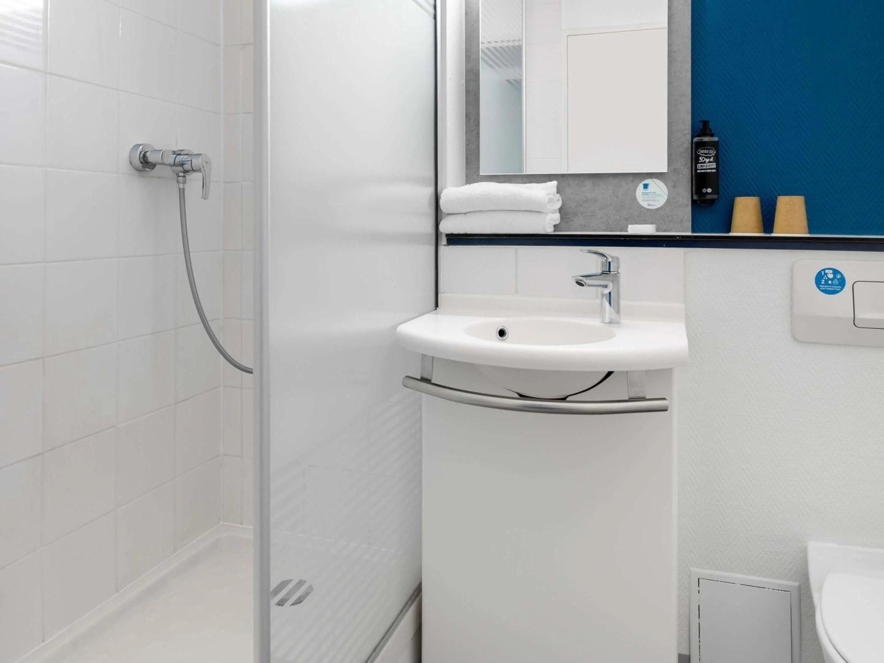 Bedroom in ibis budget Caen Mondeville