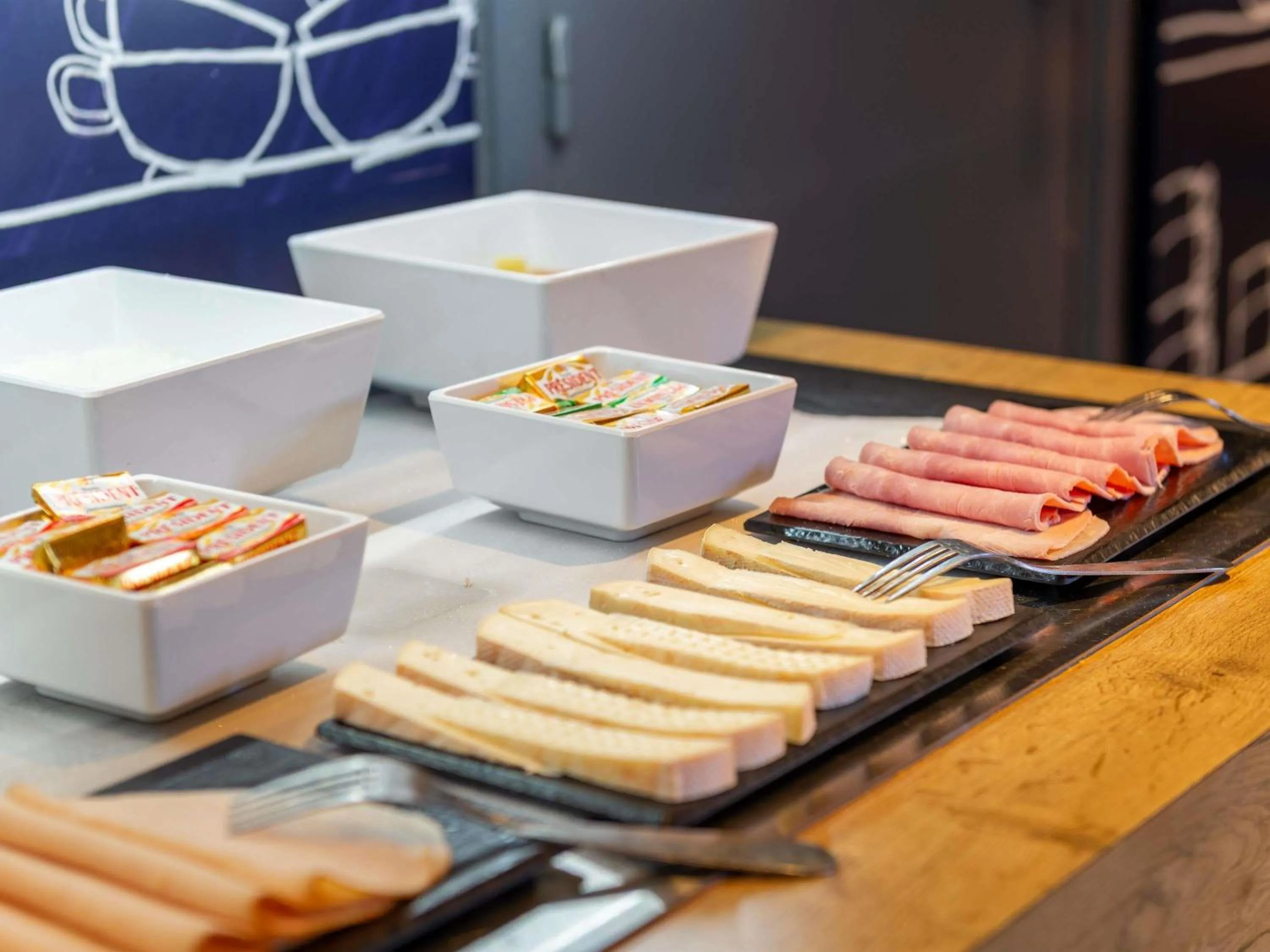 Breakfast in ibis budget Caen Mondeville