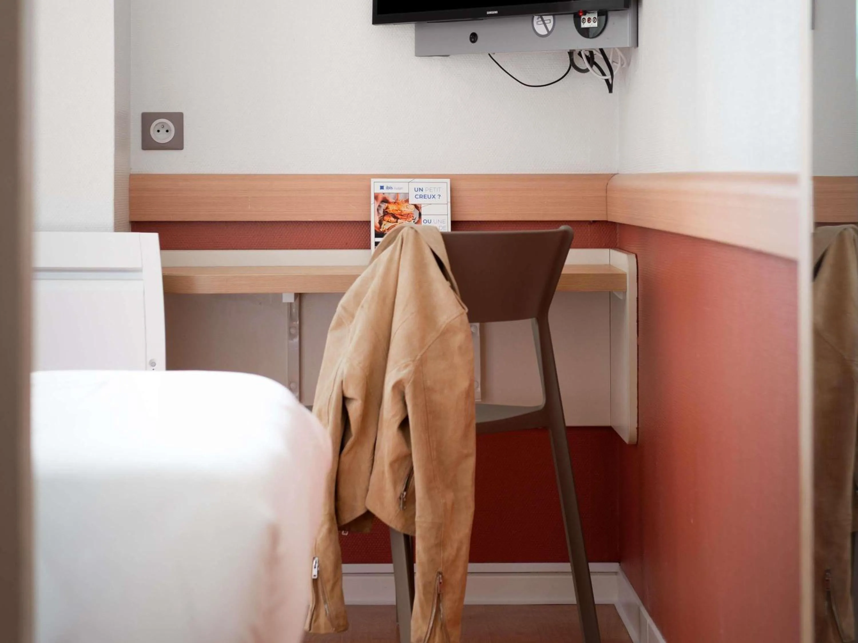 Bedroom in ibis budget Caen Mondeville