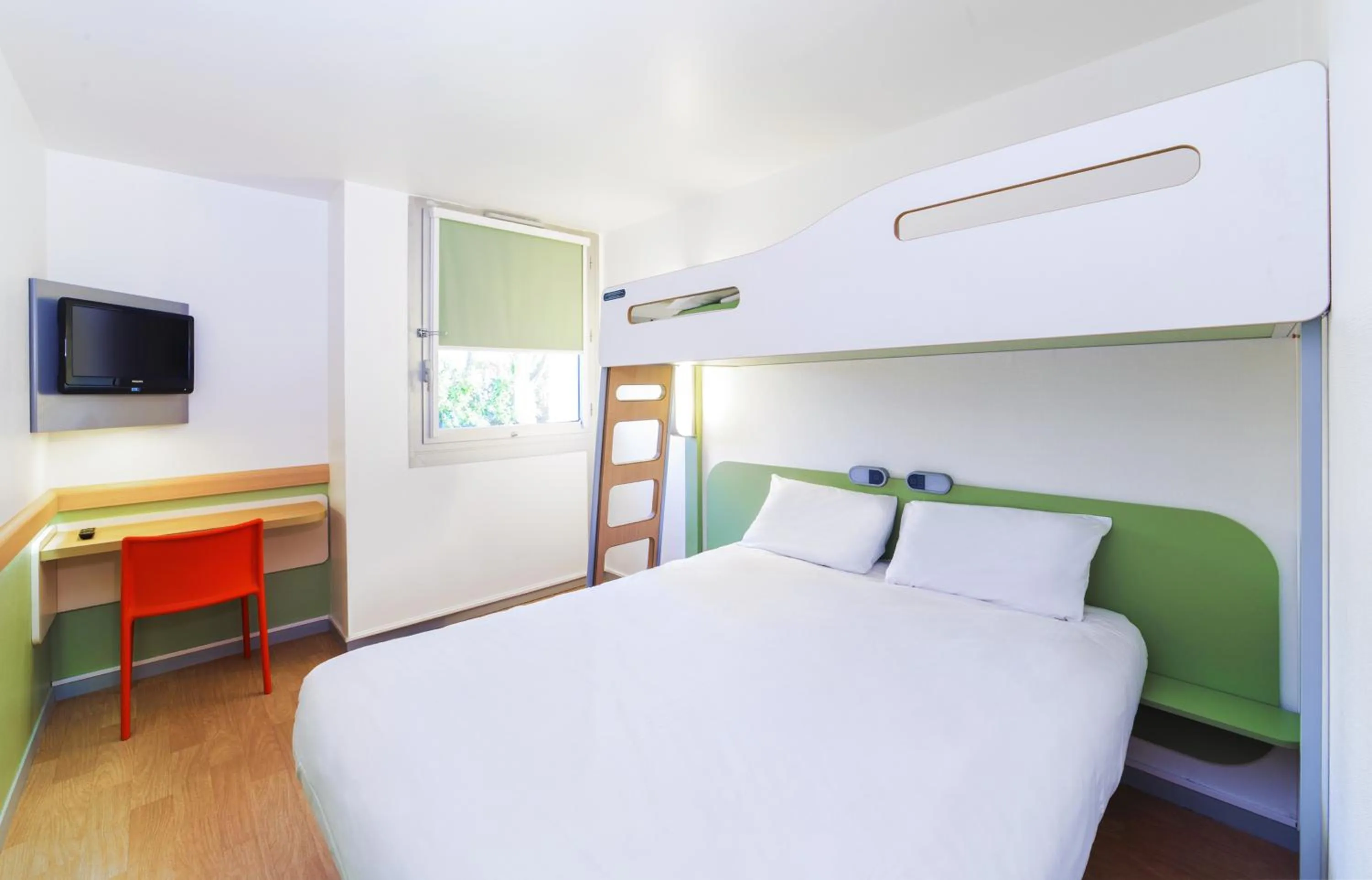 Photo of the whole room, Bed in ibis budget Caen Mondeville