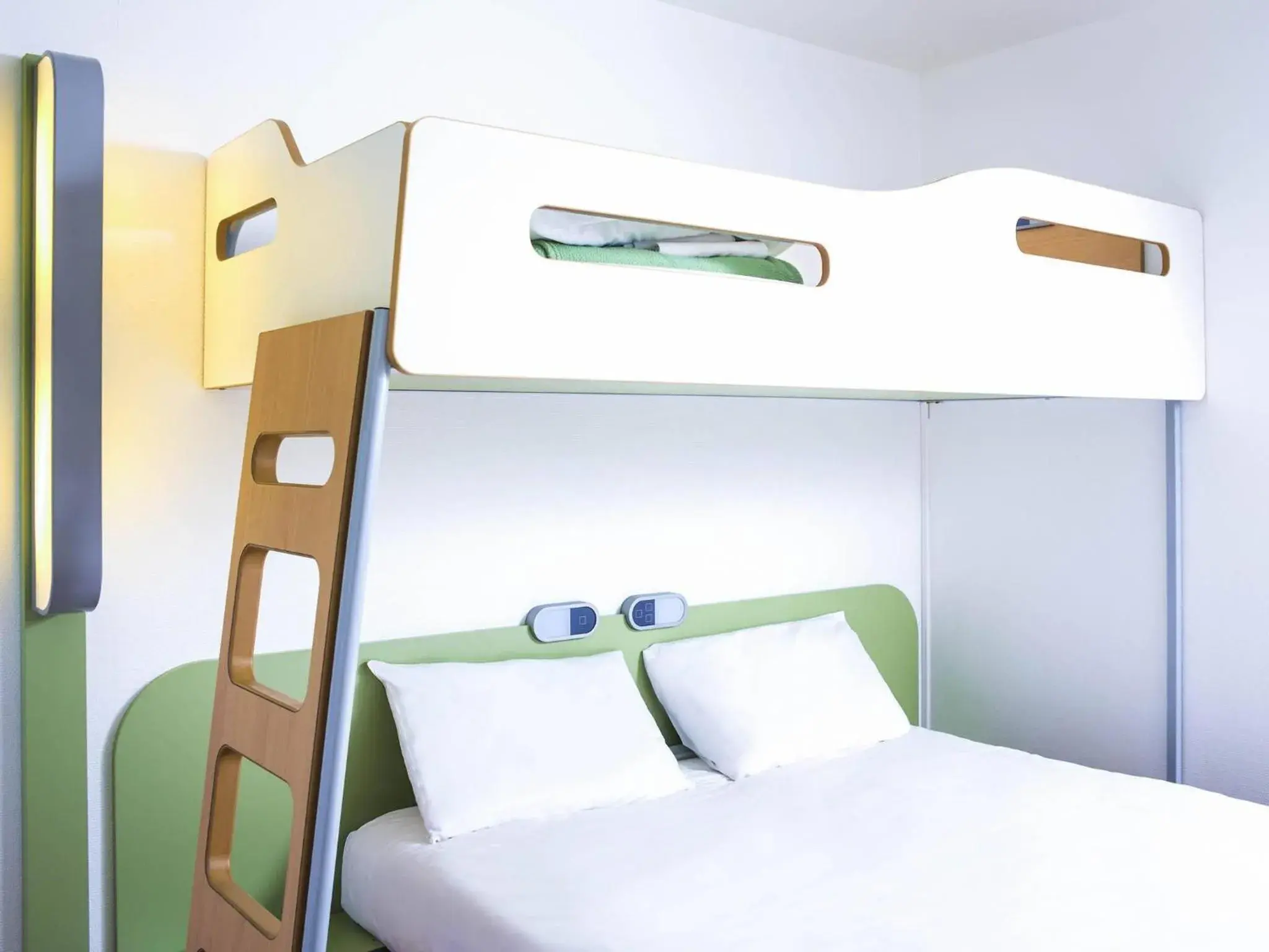 Bedroom, Bed in ibis budget Caen Mondeville Bedroom, Bed in ibis budget Caen Mondeville