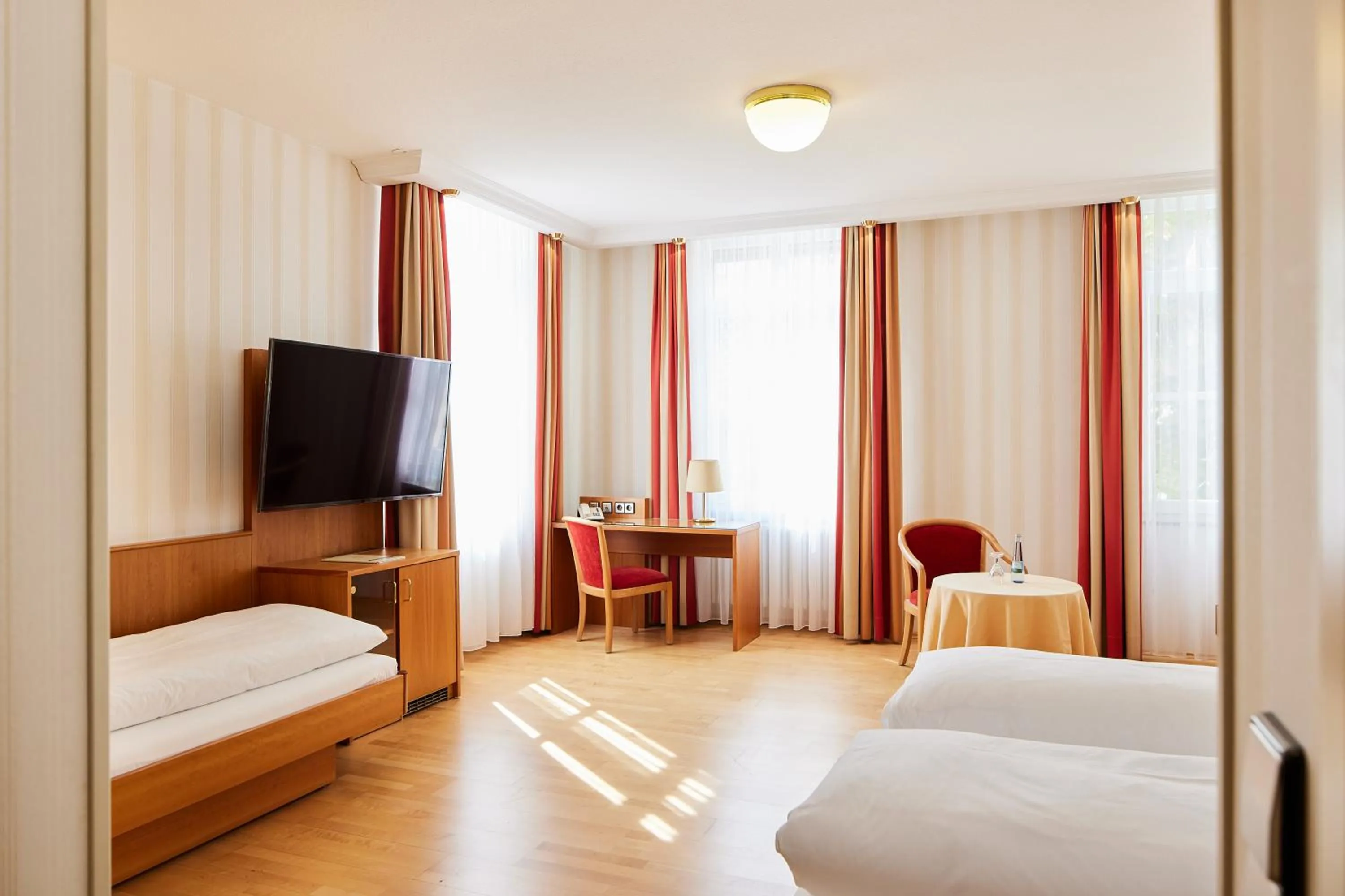 TV and multimedia, Bed in Hotel Zum Schiff