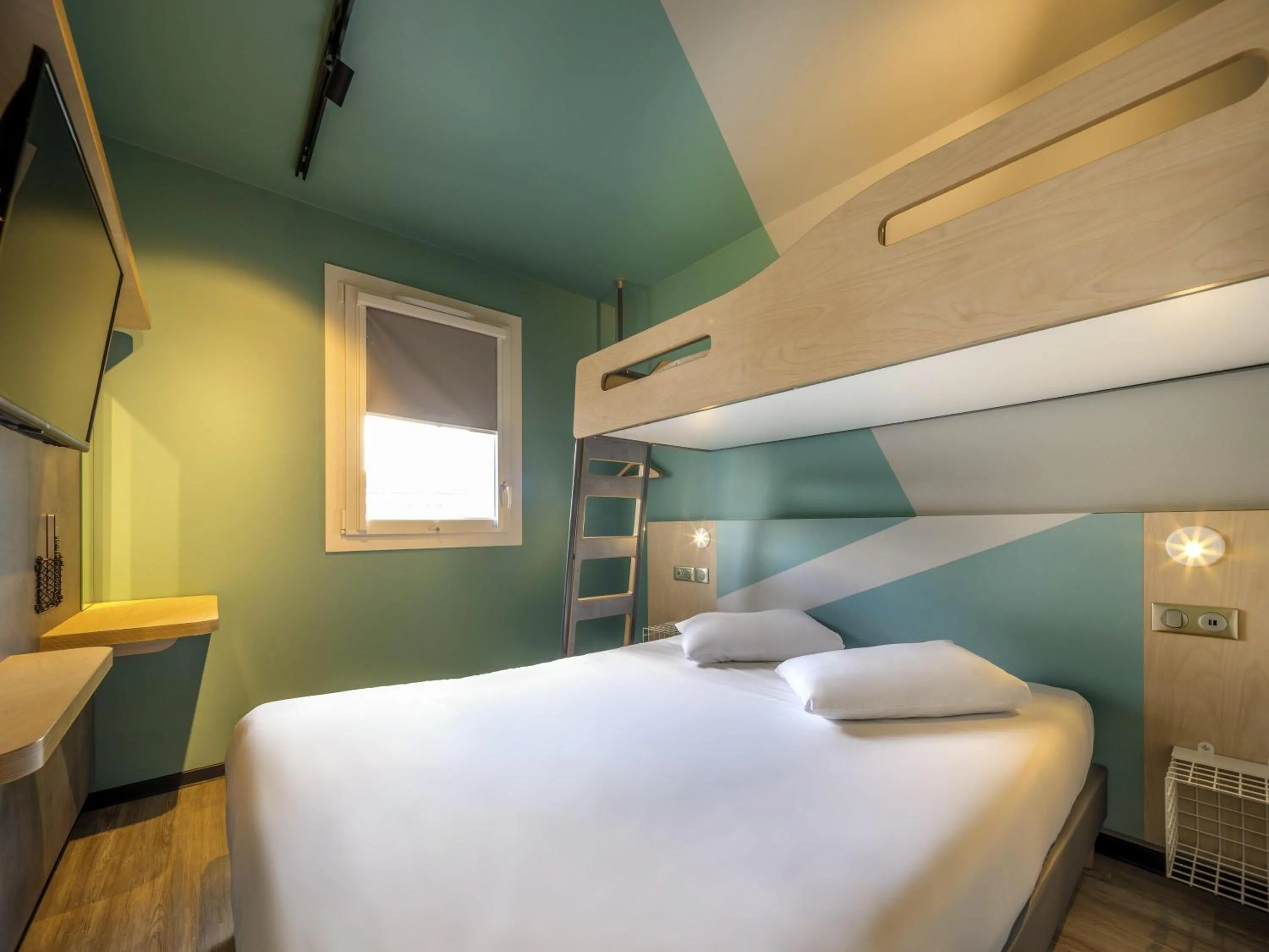 Bedroom, Bed in ibis budget Forbach Centre