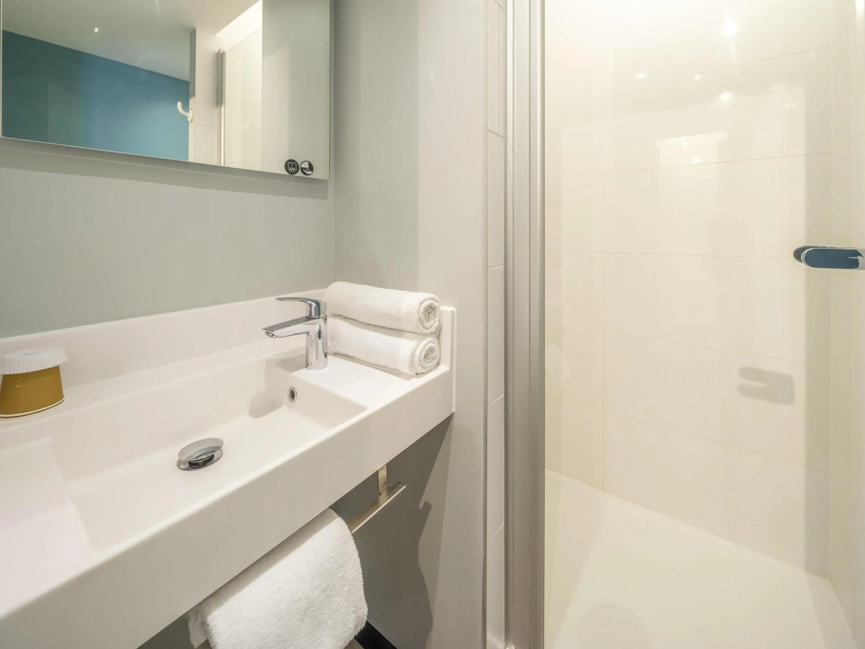 Bedroom in ibis budget Forbach Centre