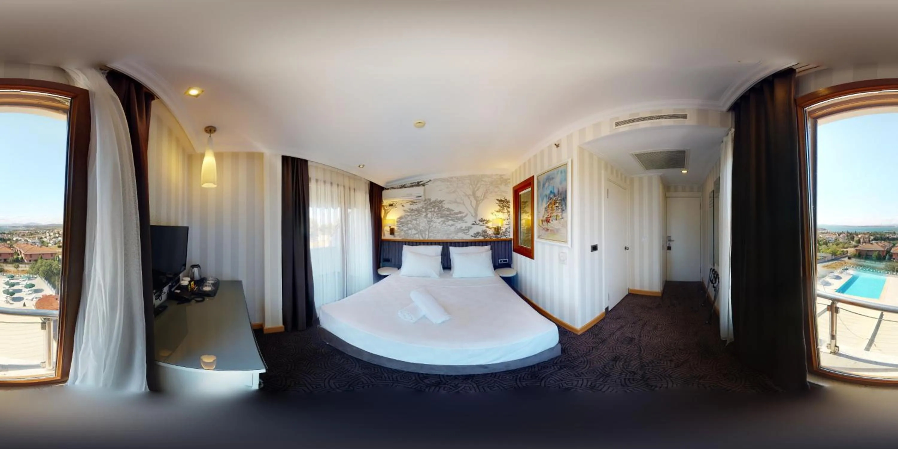 Photo of the whole room, Bed in DOUBLE ROYAL HOTEL