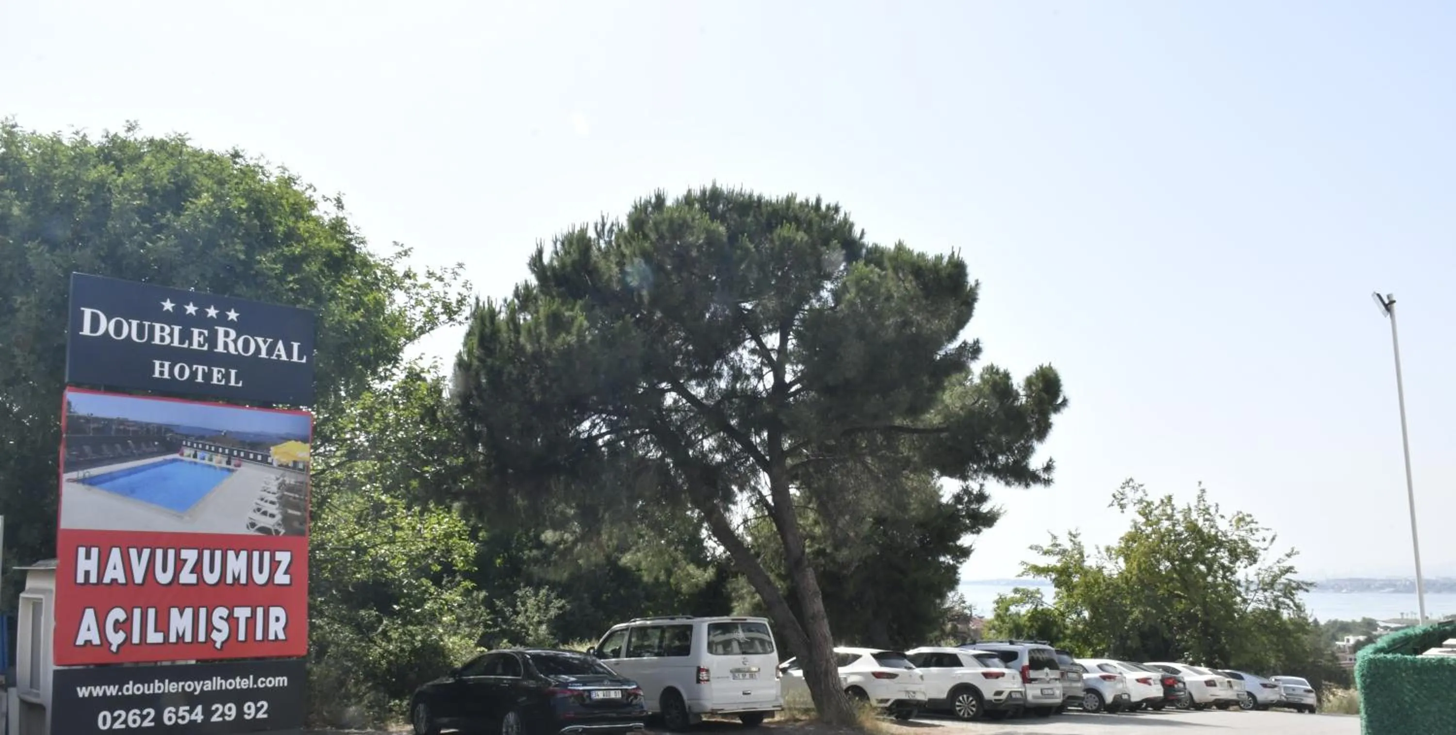 Quiet street view in DOUBLE ROYAL HOTEL
