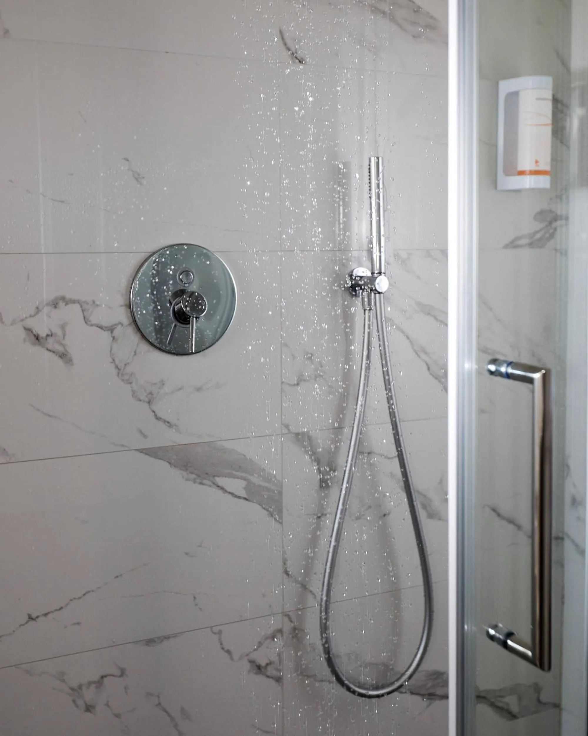 Shower in Funtanin Stay