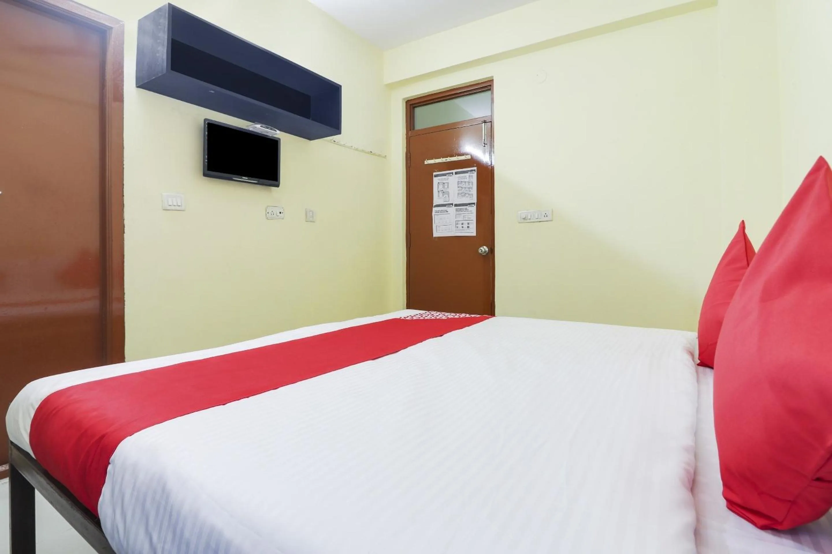 Bedroom, Bed in Hotel O Ruby Grand Inn