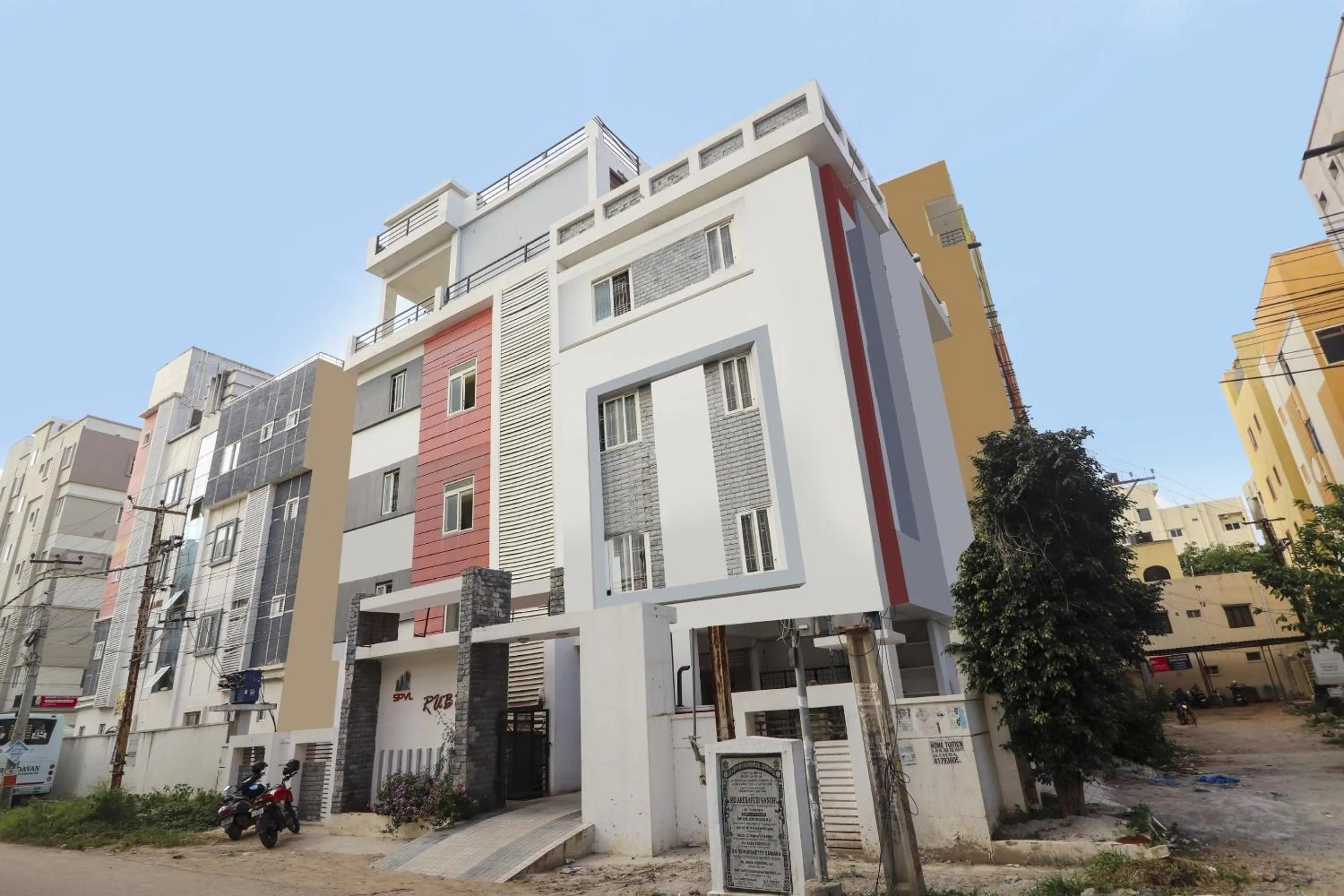 Facade/entrance in Hotel O Ruby Grand Inn