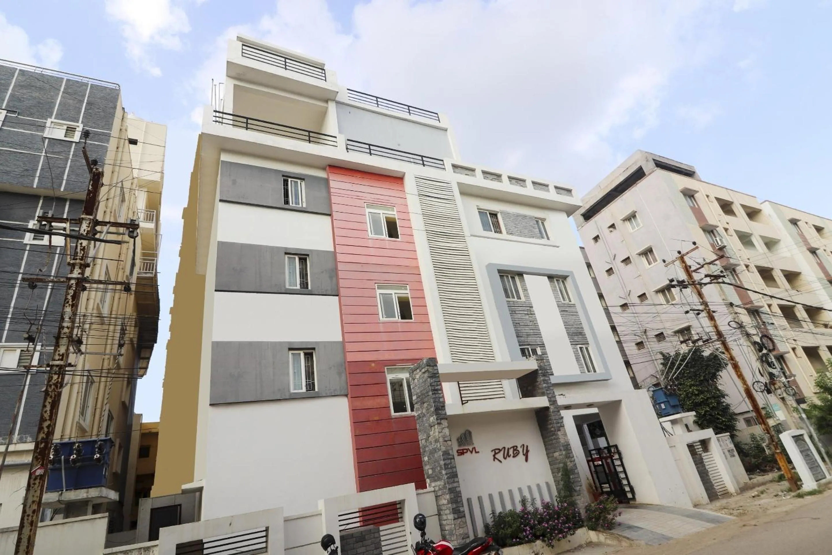 Facade/entrance in Hotel O Ruby Grand Inn
