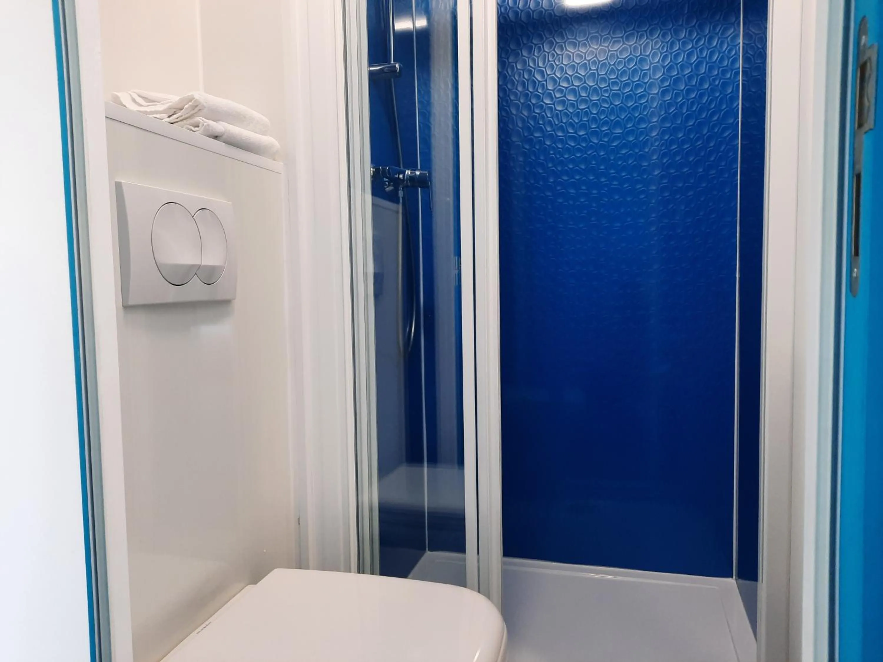 Communal lounge/ TV room in Kyriad Direct Caen Nord Memorial