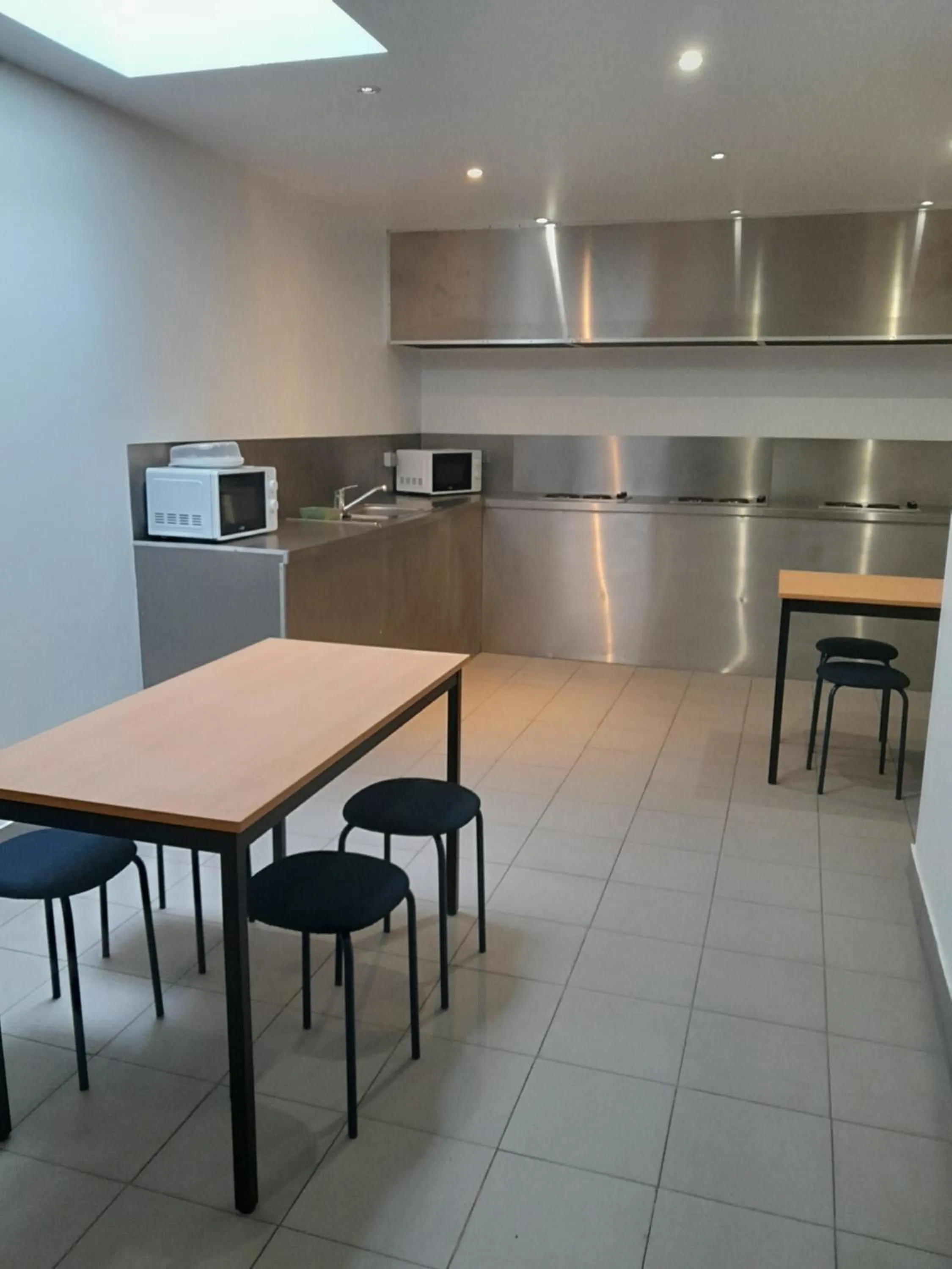 Dining area in Kyriad Direct Caen Nord Memorial