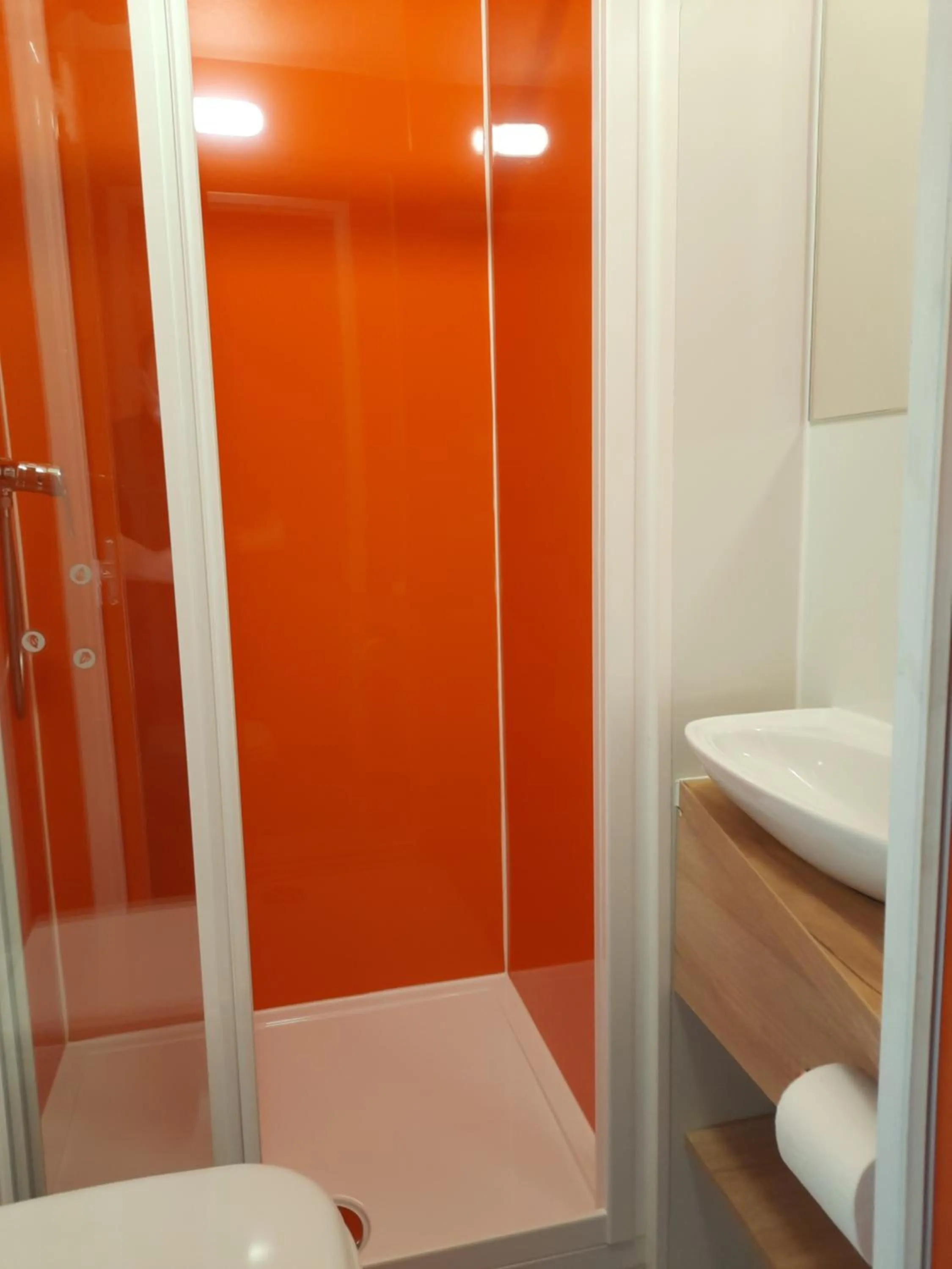 Bathroom in Kyriad Direct Caen Nord Memorial