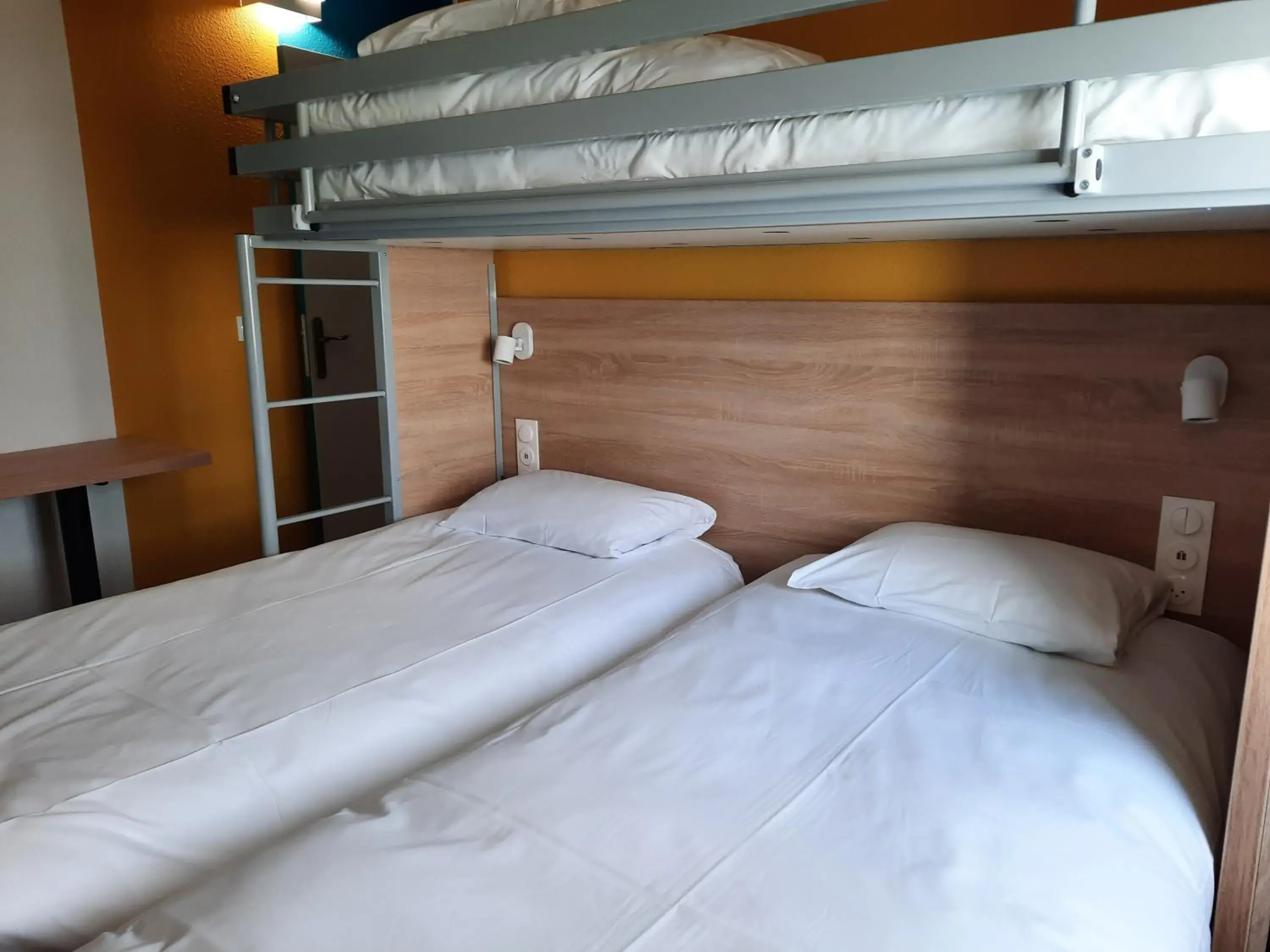 3 Single Beds in Kyriad Direct Caen Nord Memorial 3 Single Beds in Kyriad Direct Caen Nord Memorial