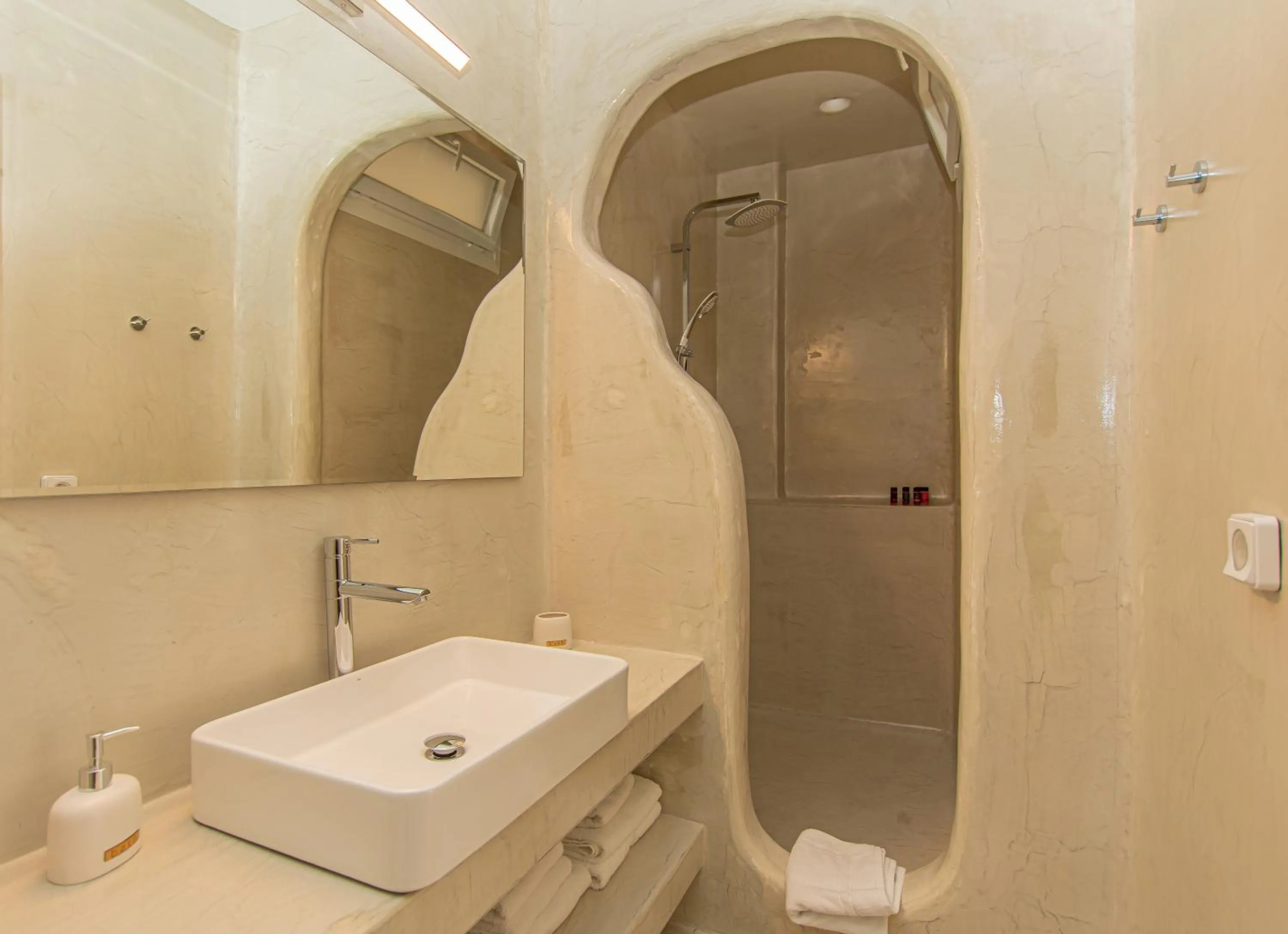 Shower in Crystal Suites