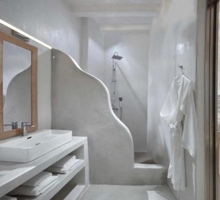 Shower in Crystal Suites