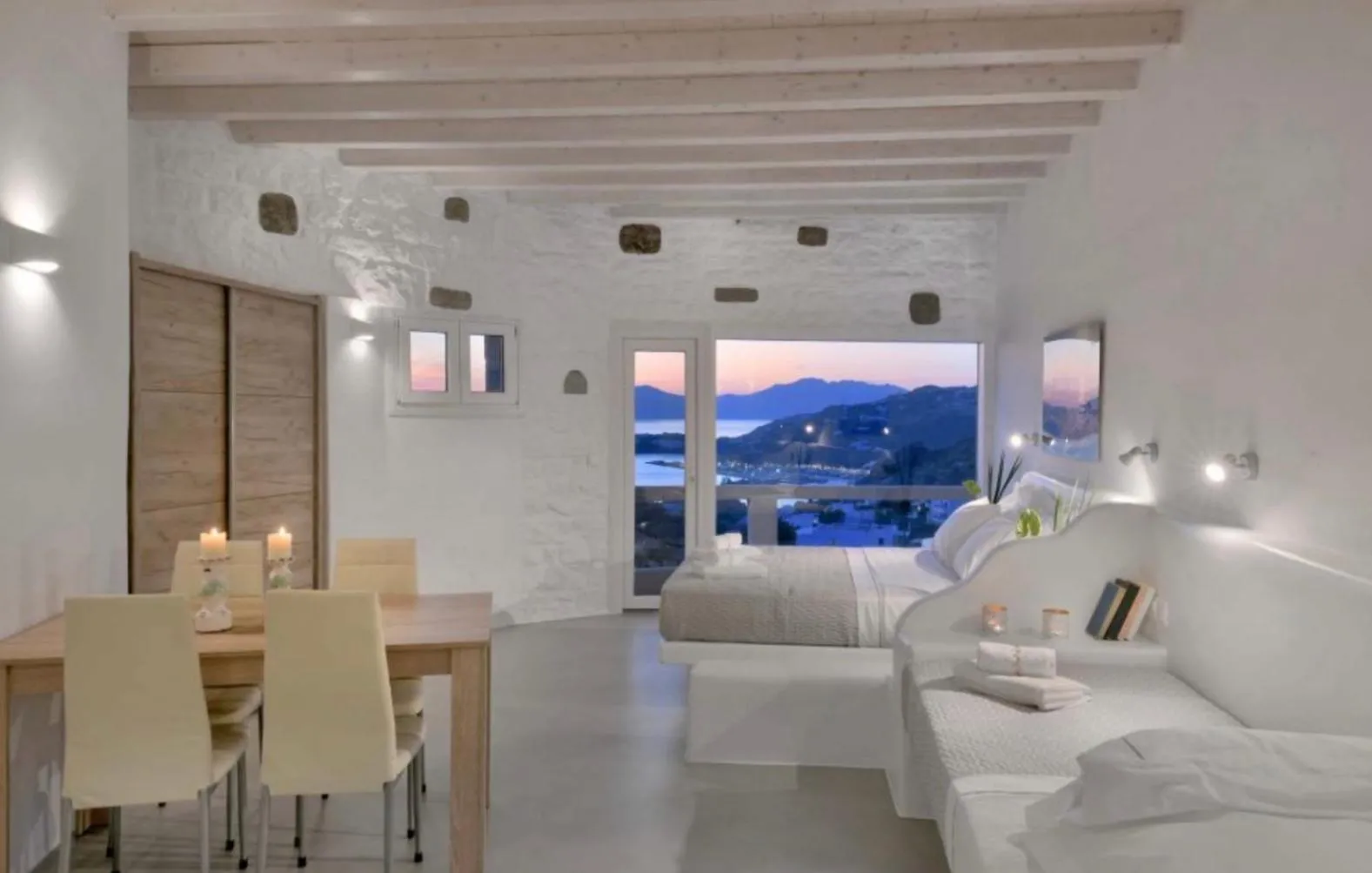 Photo of the whole room in Crystal Suites