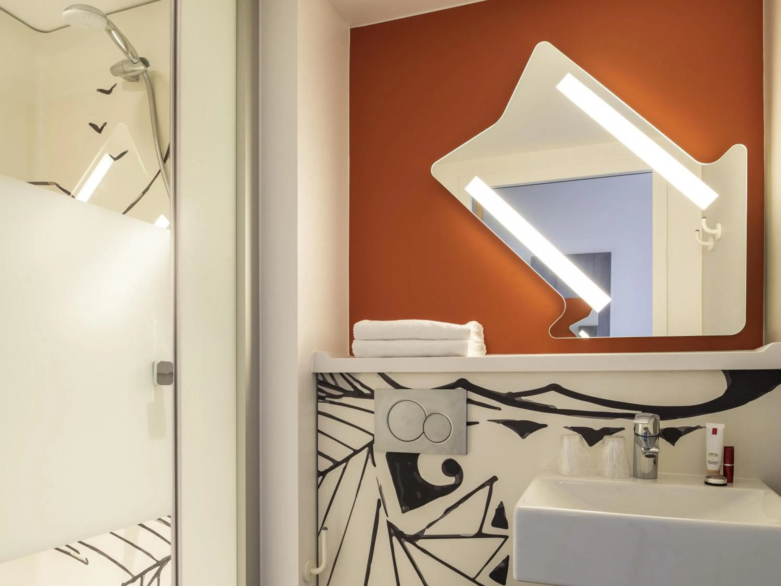 Bedroom in ibis budget Reims Thillois