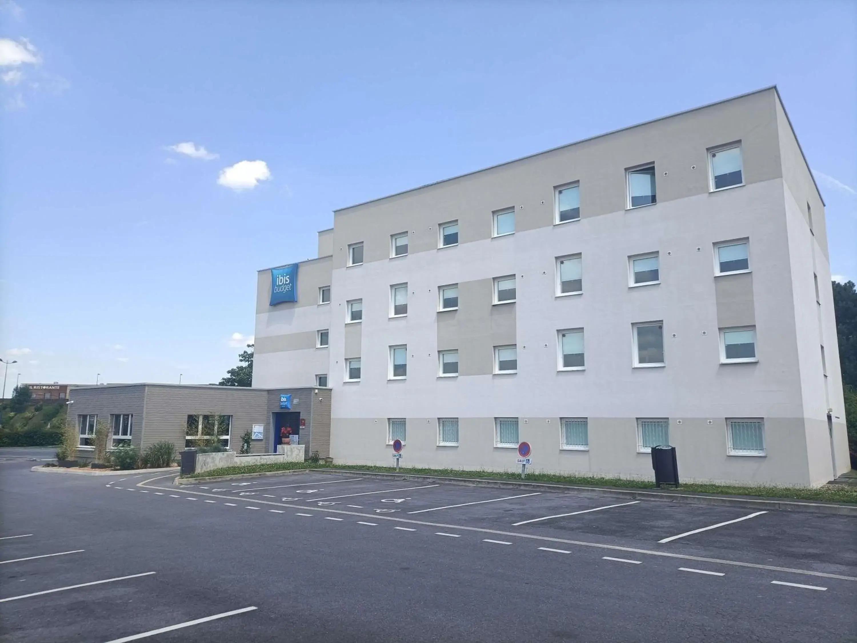 Property building in ibis budget Reims Thillois Property building in ibis budget Reims Thillois