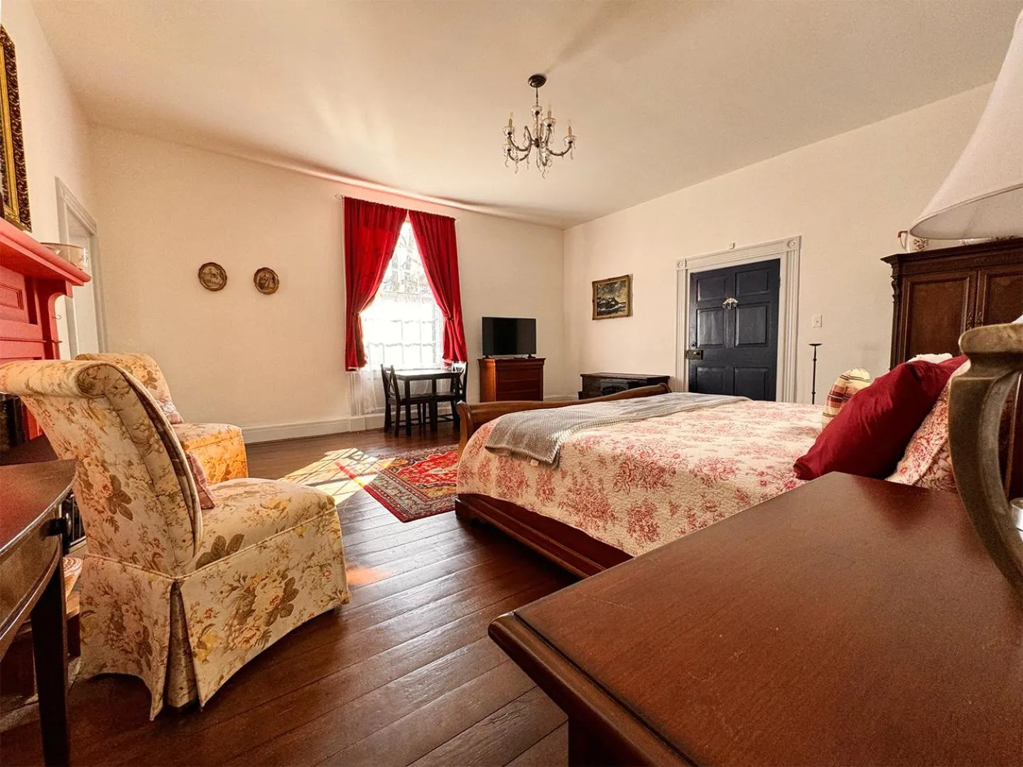 Bed in The Sunnyside Sisters Bed and Breakfast