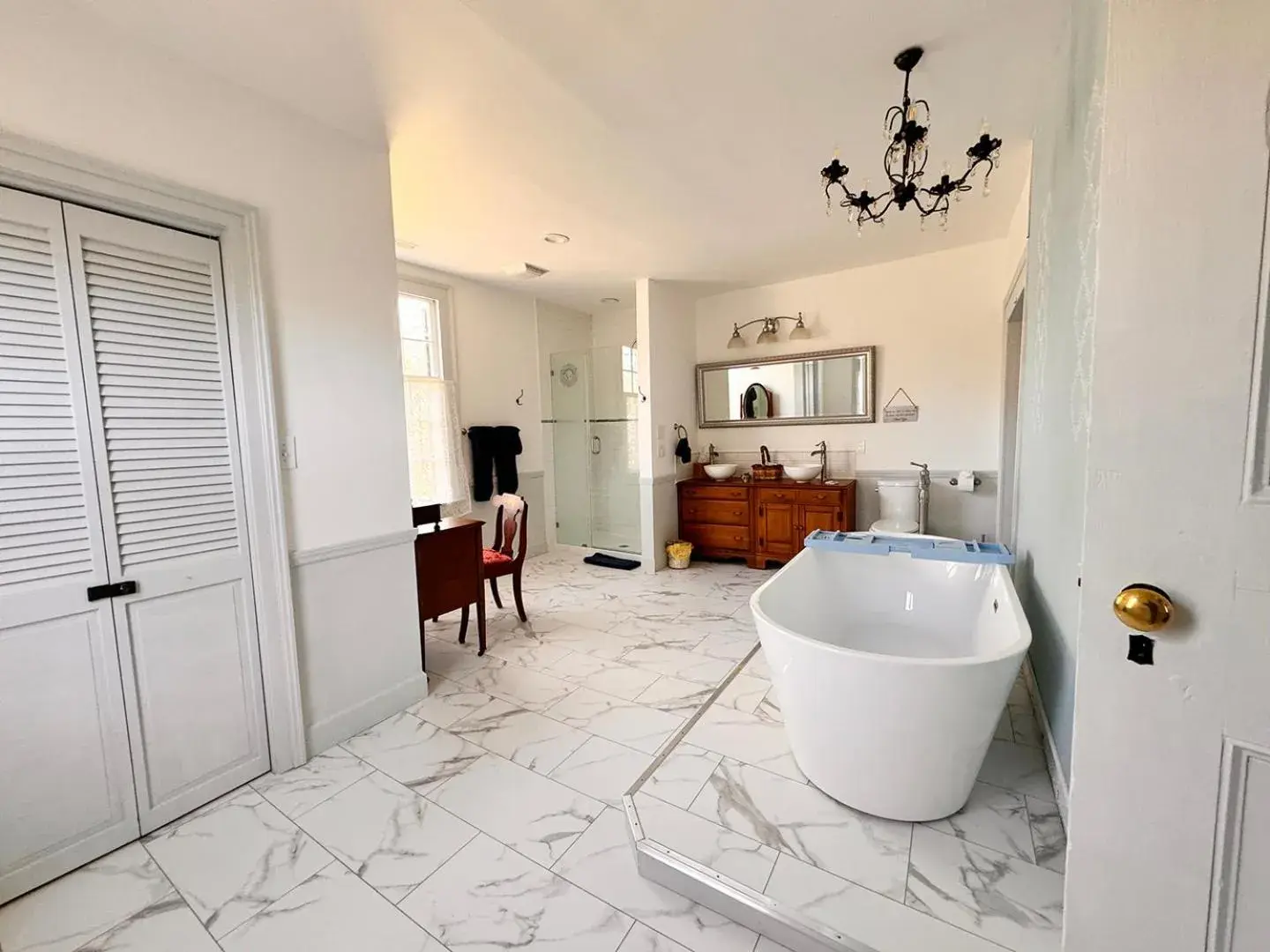 Bathroom in The Sunnyside Sisters Bed and Breakfast Bathroom in The Sunnyside Sisters Bed and Breakfast