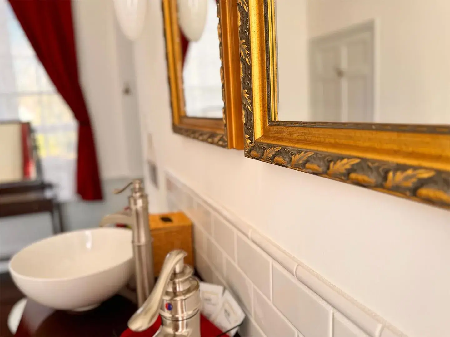 Bathroom in The Sunnyside Sisters Bed and Breakfast Bathroom in The Sunnyside Sisters Bed and Breakfast