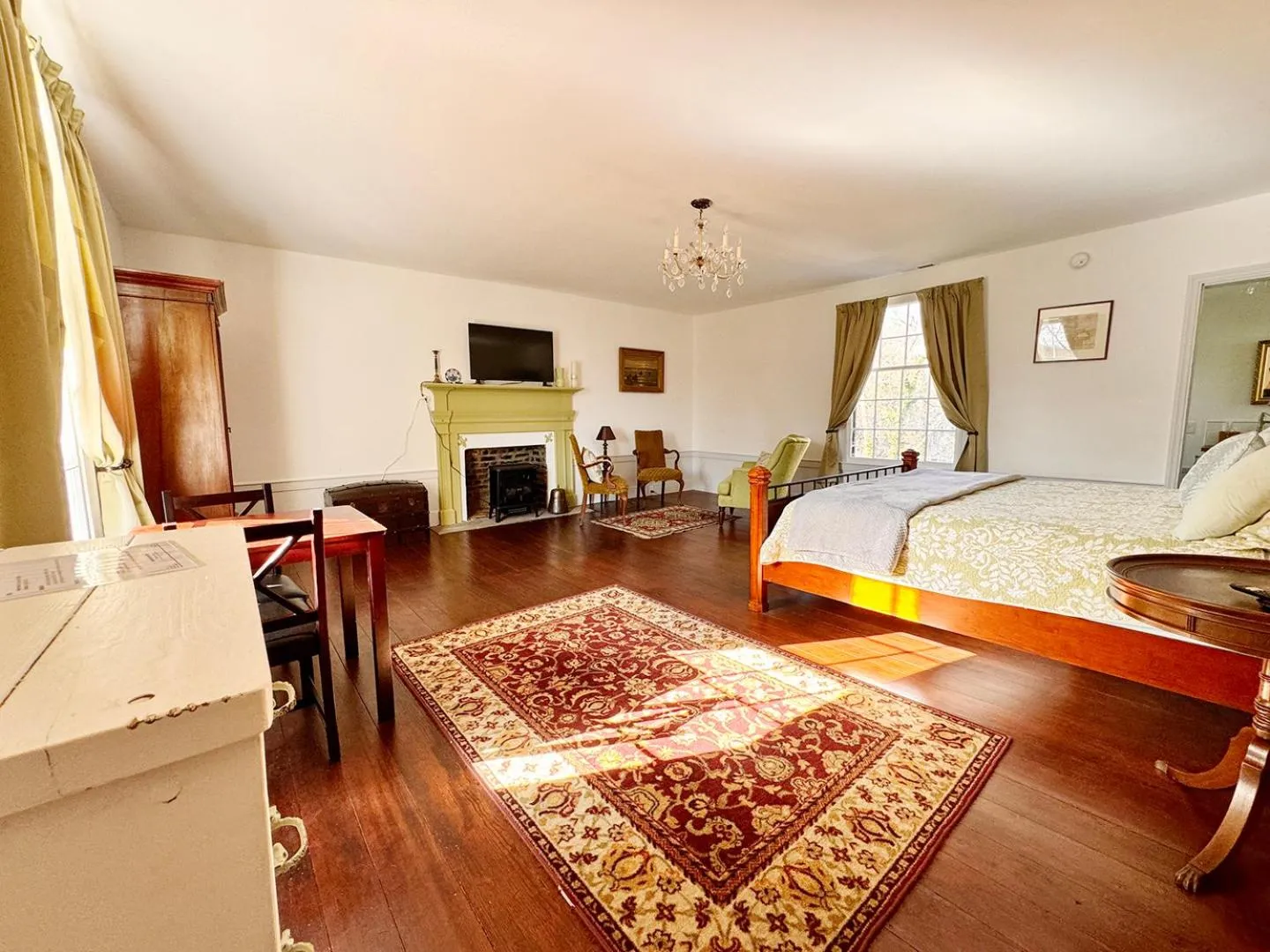 Bed in The Sunnyside Sisters Bed and Breakfast