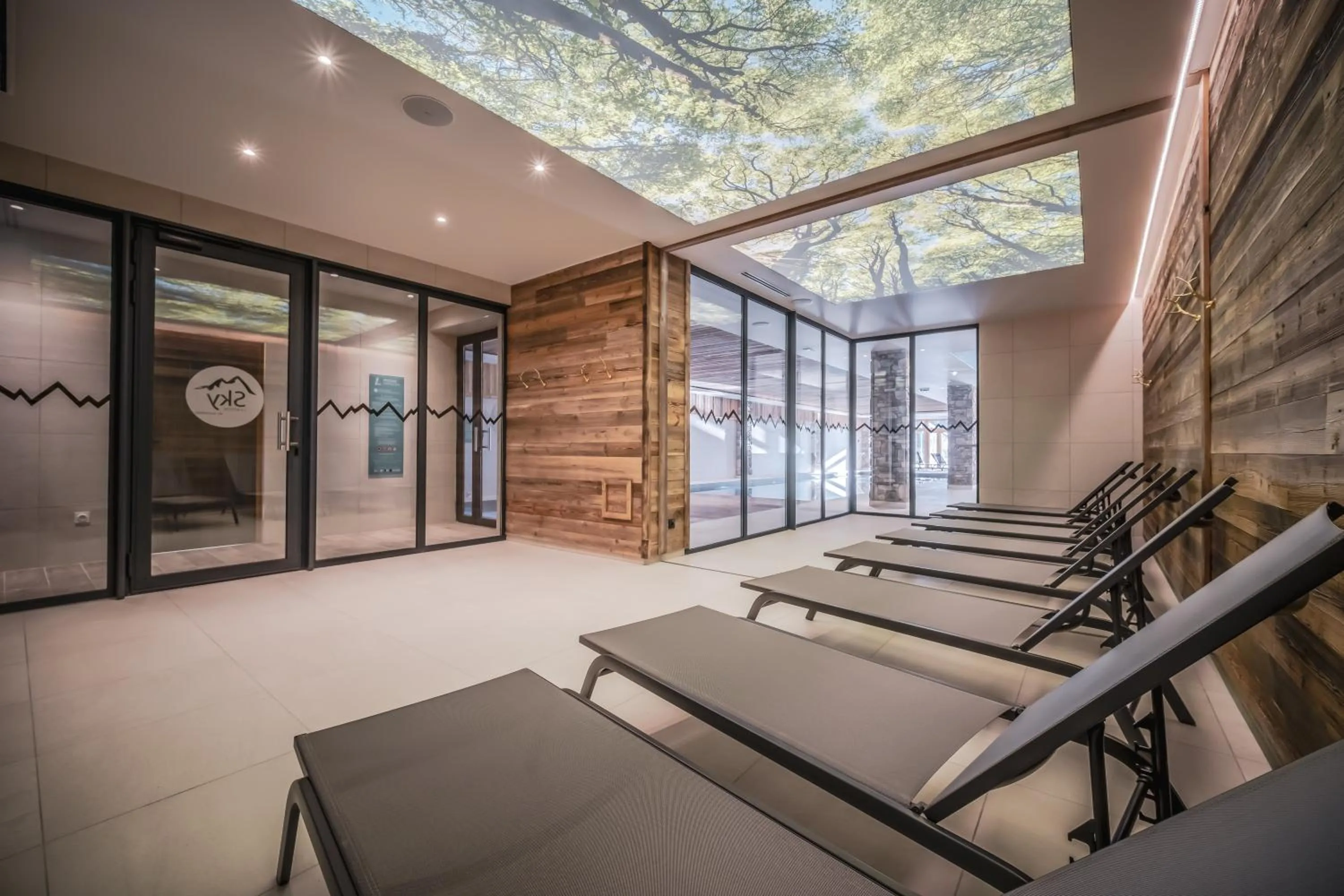 Swimming pool in Sky La Rosière by Alpapart