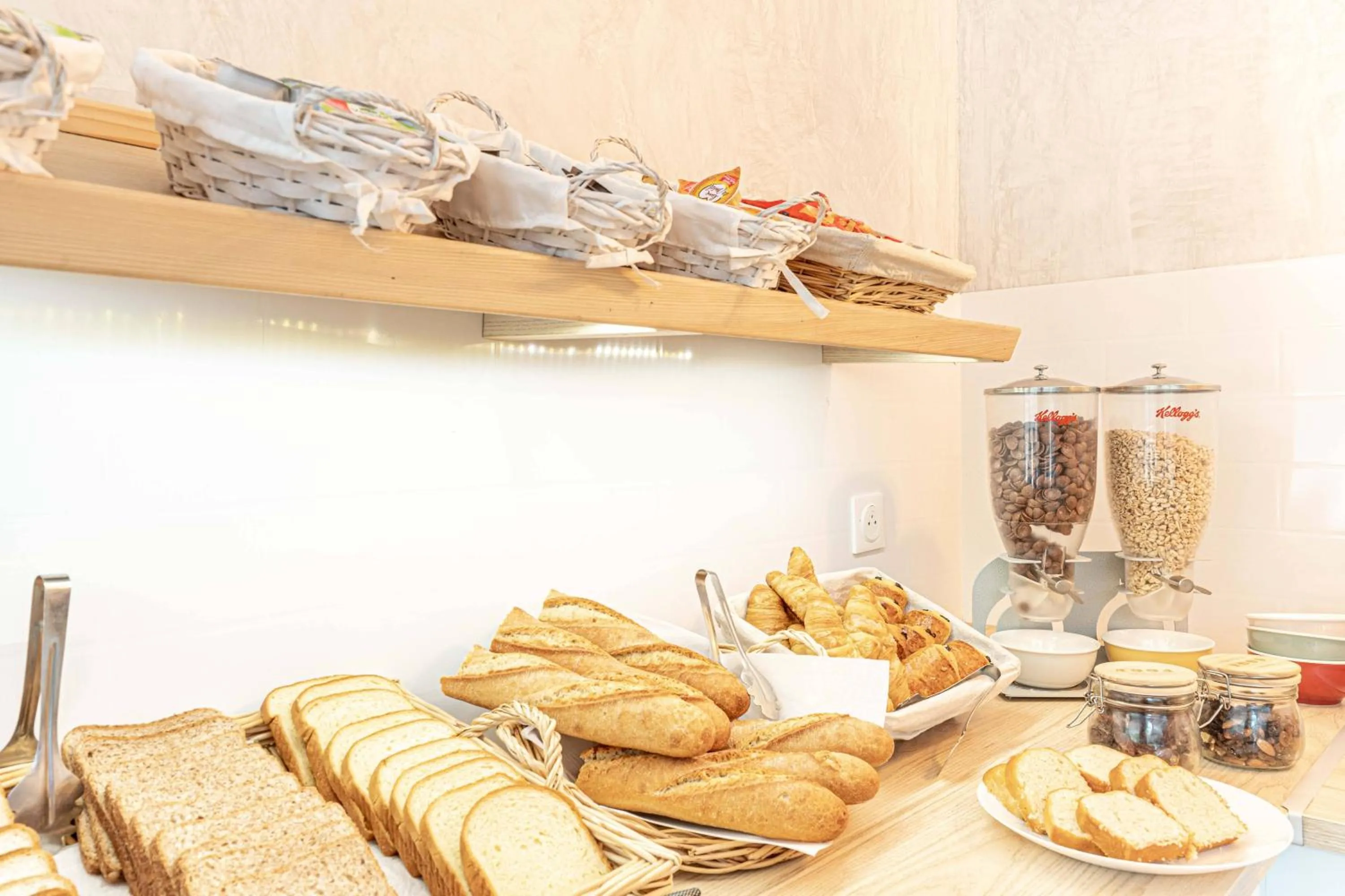 Breakfast in Fasthotel Cleon Rouen Sud