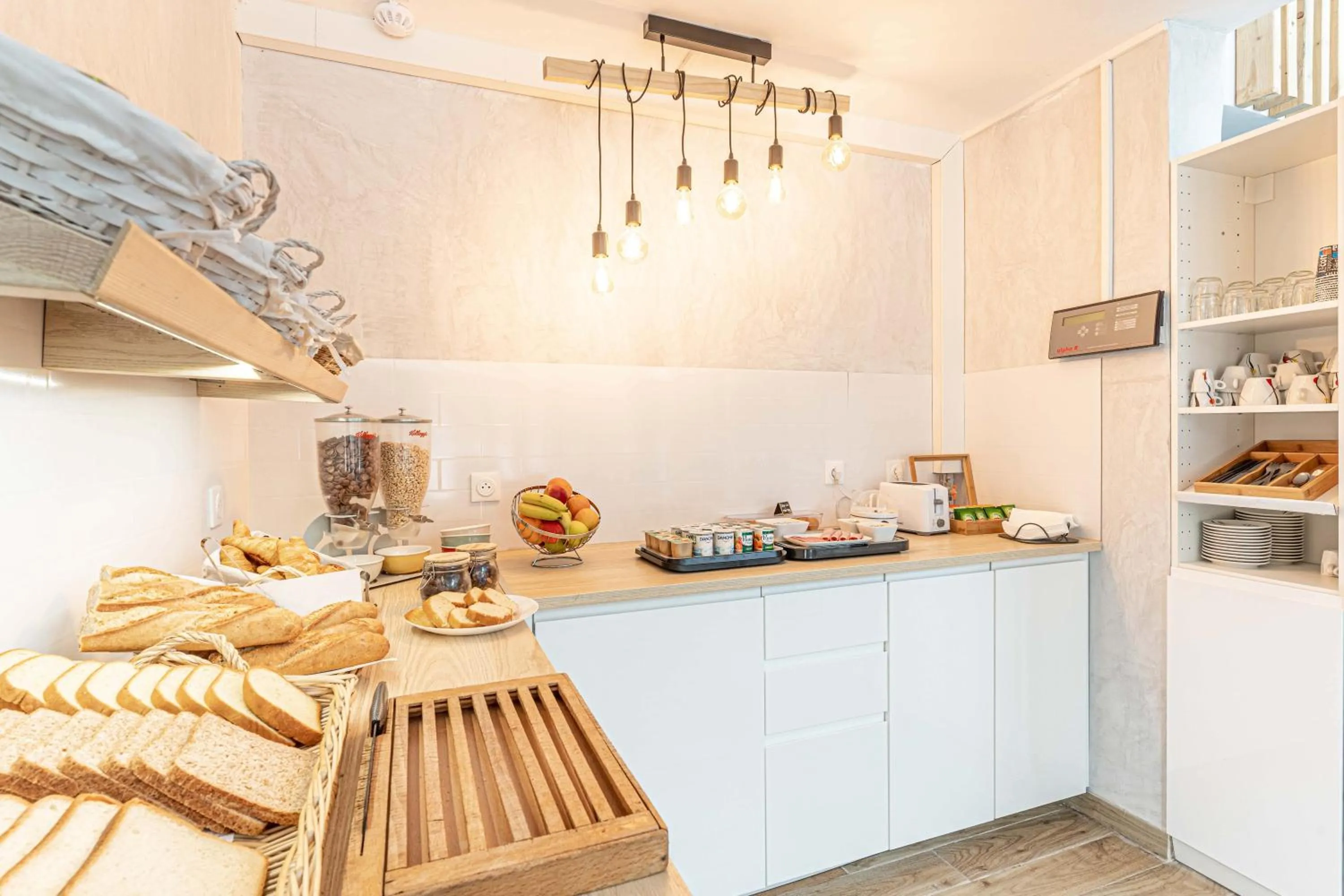 Breakfast in Fasthotel Cleon Rouen Sud