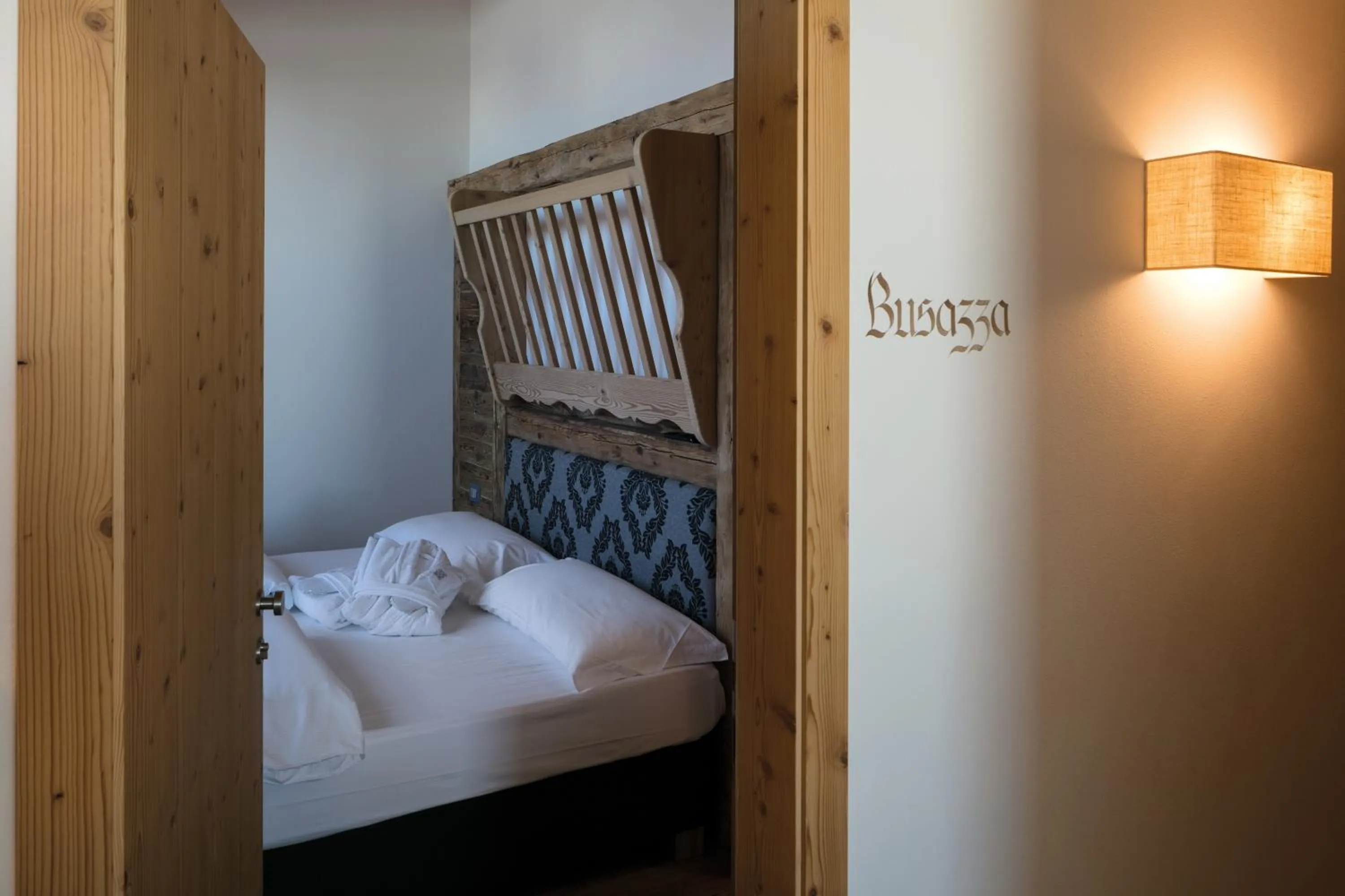 Bedroom, Bed in CAPANNA PRESENA